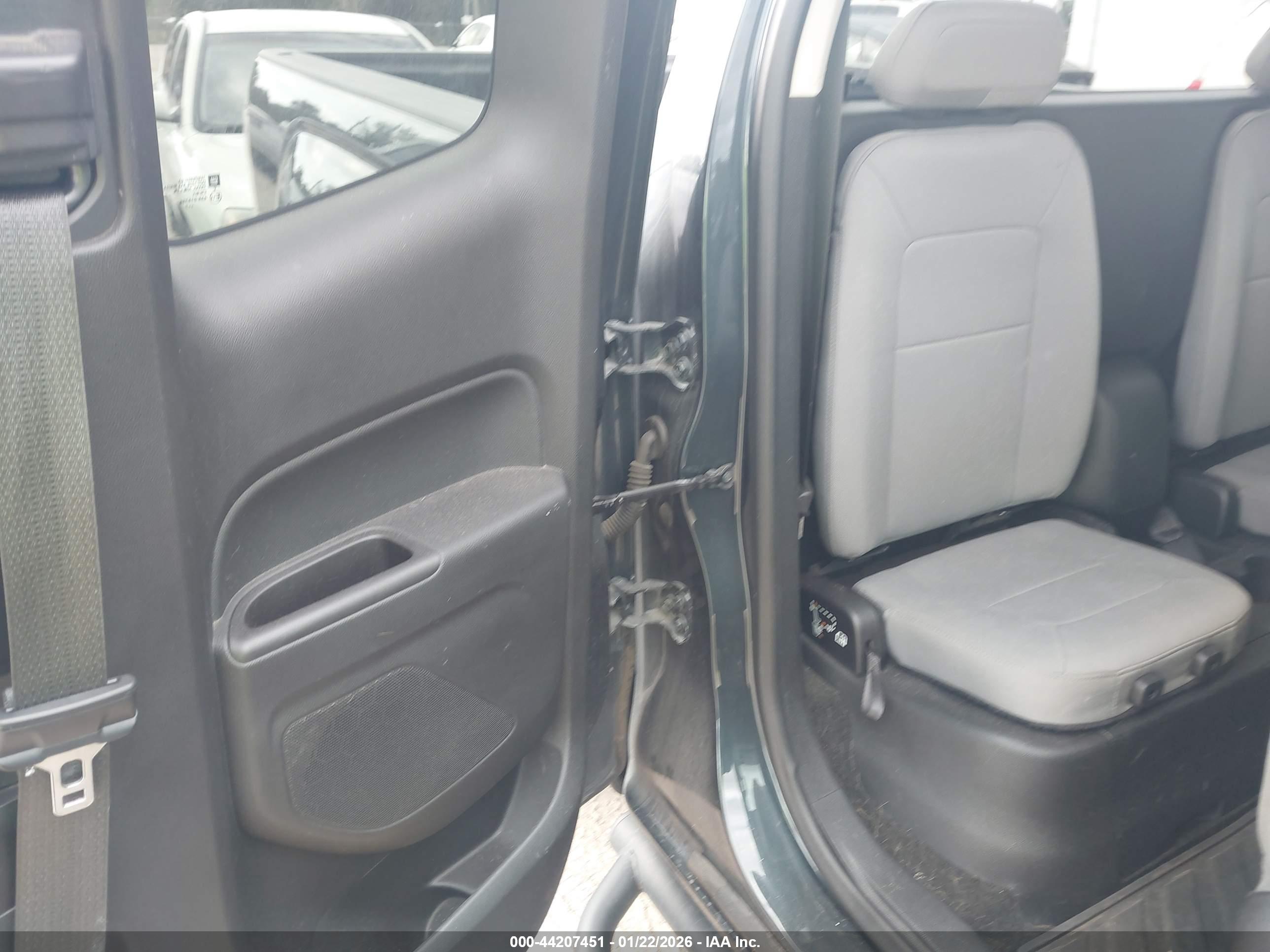 GMC CANYON image 8