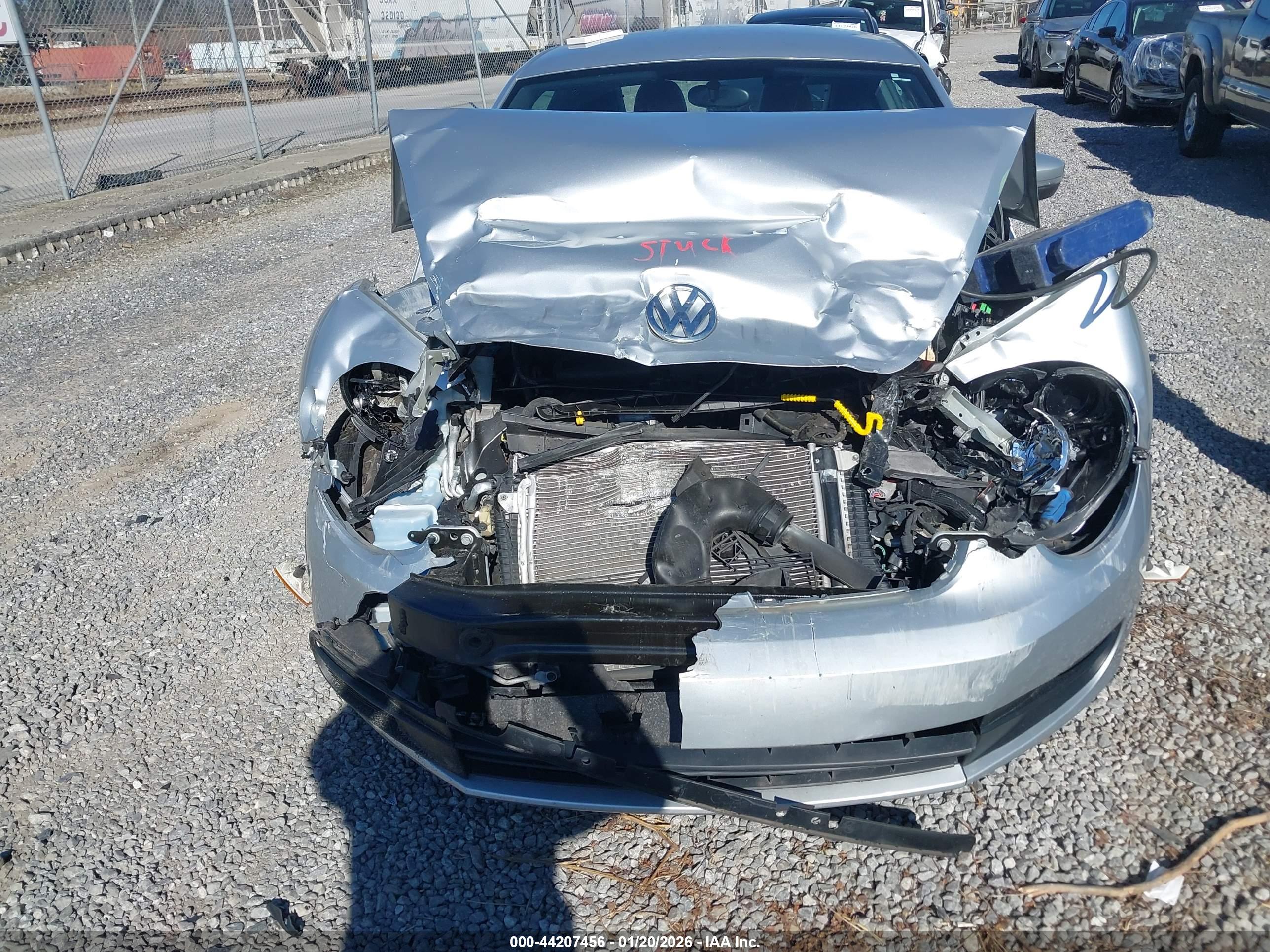 VOLKSWAGEN BEETLE image 6