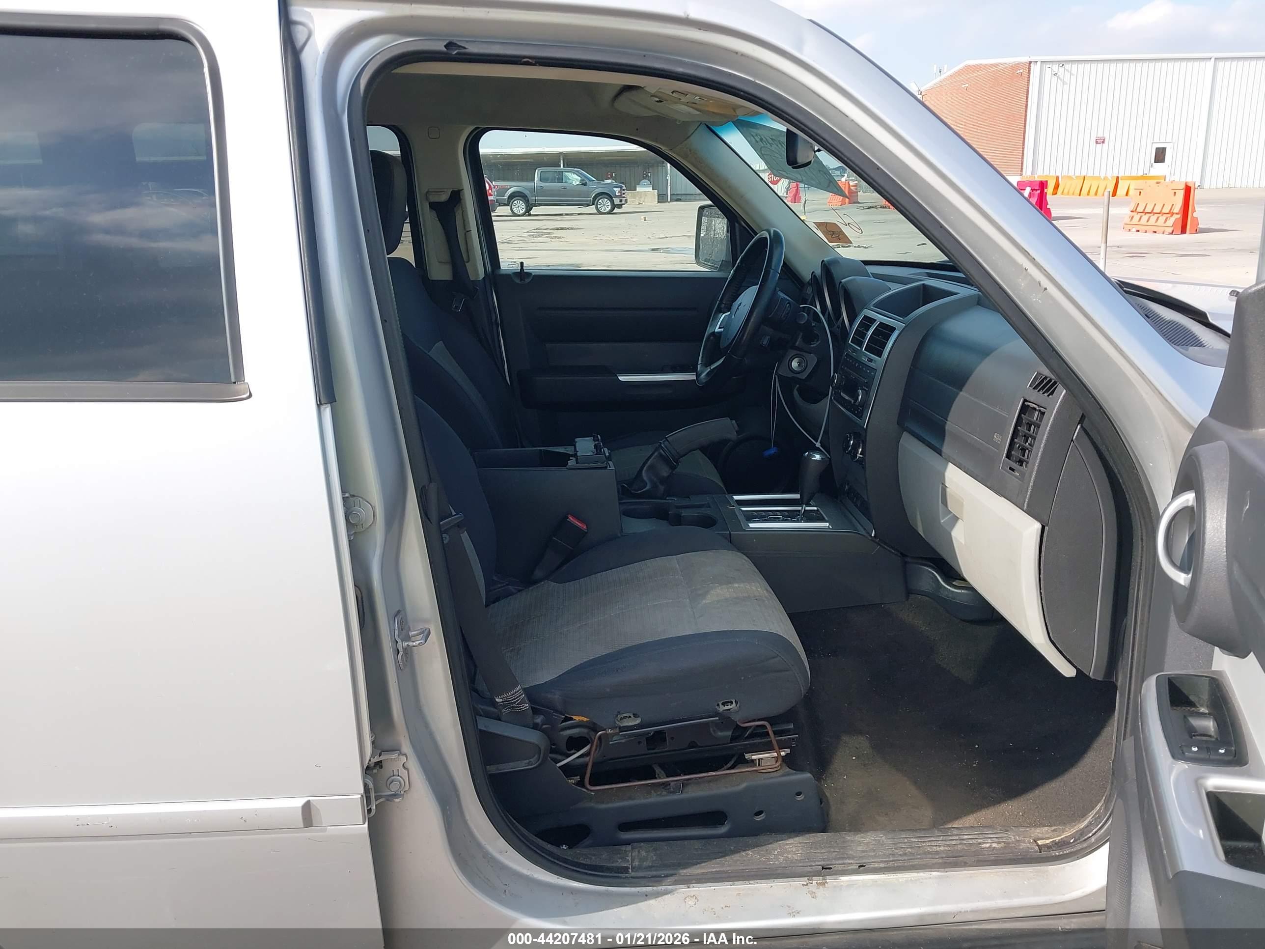 DODGE NITRO image 5