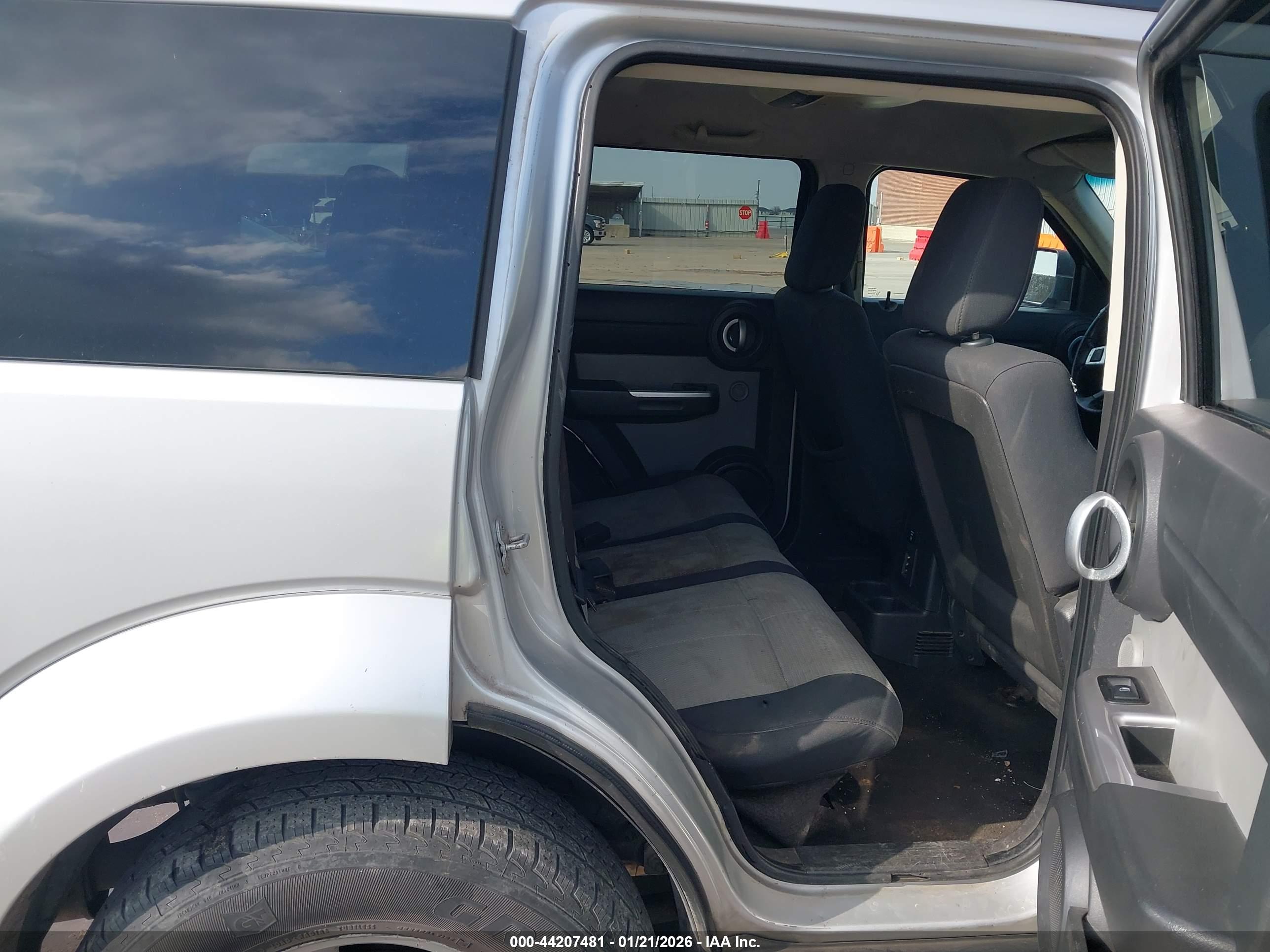 DODGE NITRO image 8