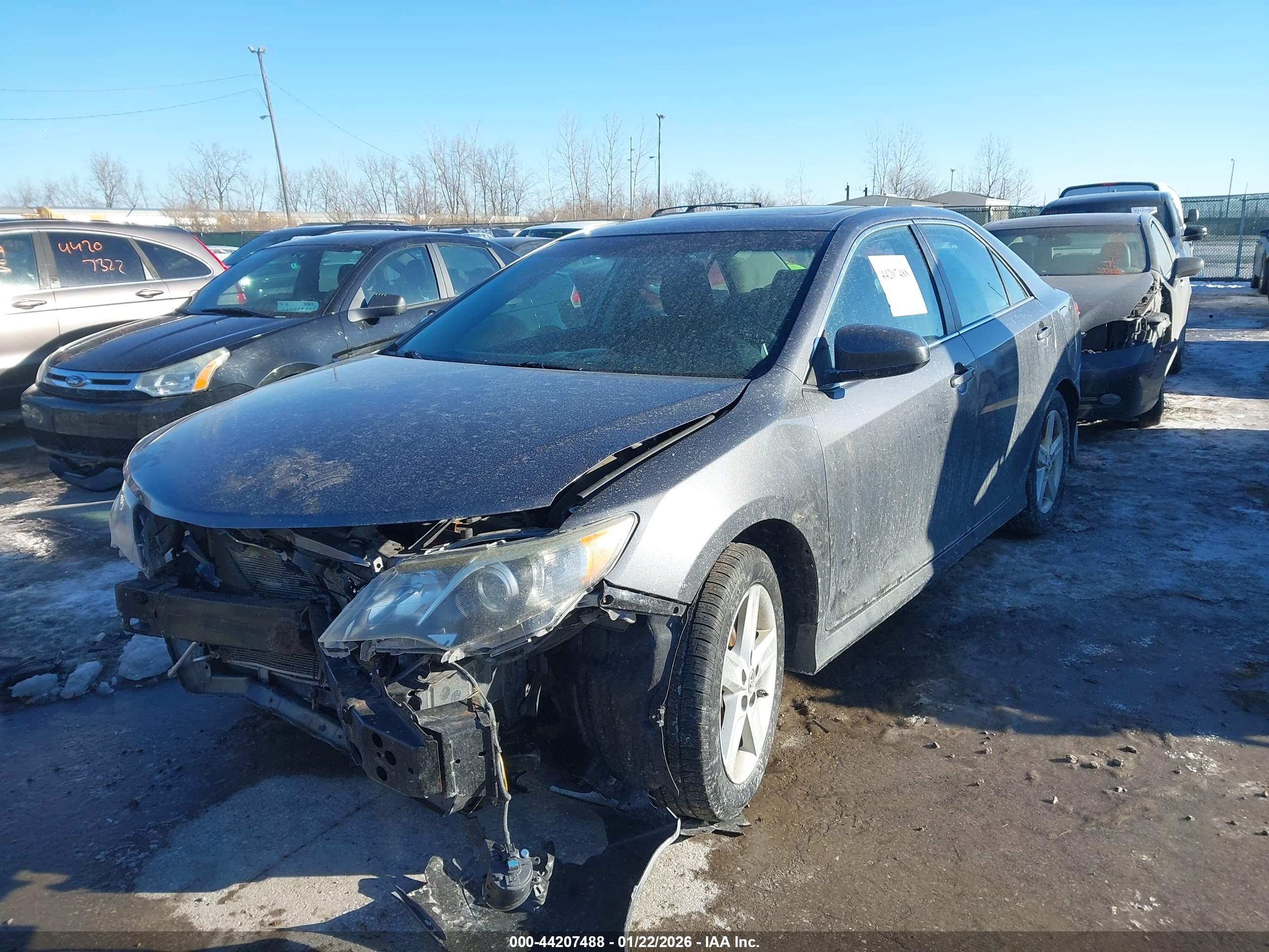 TOYOTA CAMRY image 2