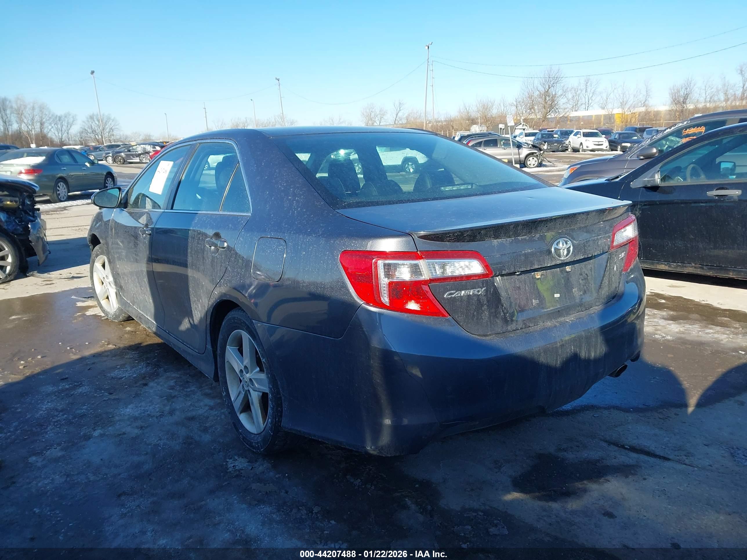 TOYOTA CAMRY image 3