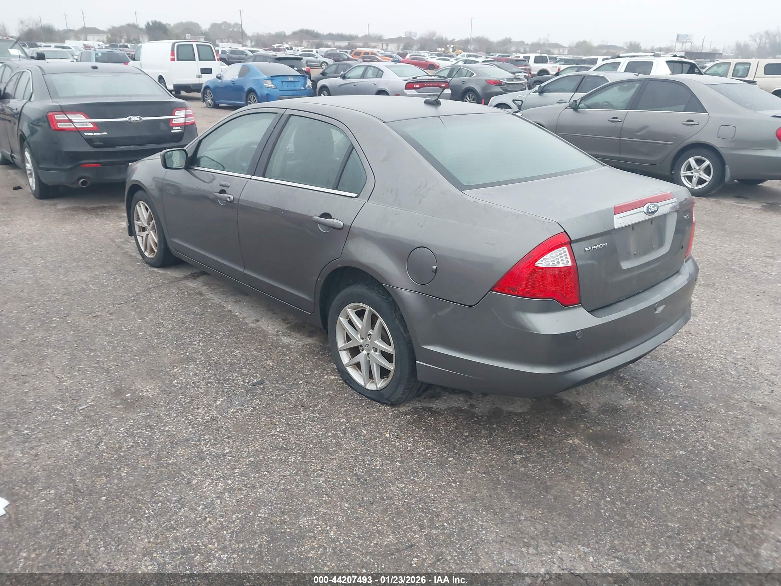 FORD FUSION image 3