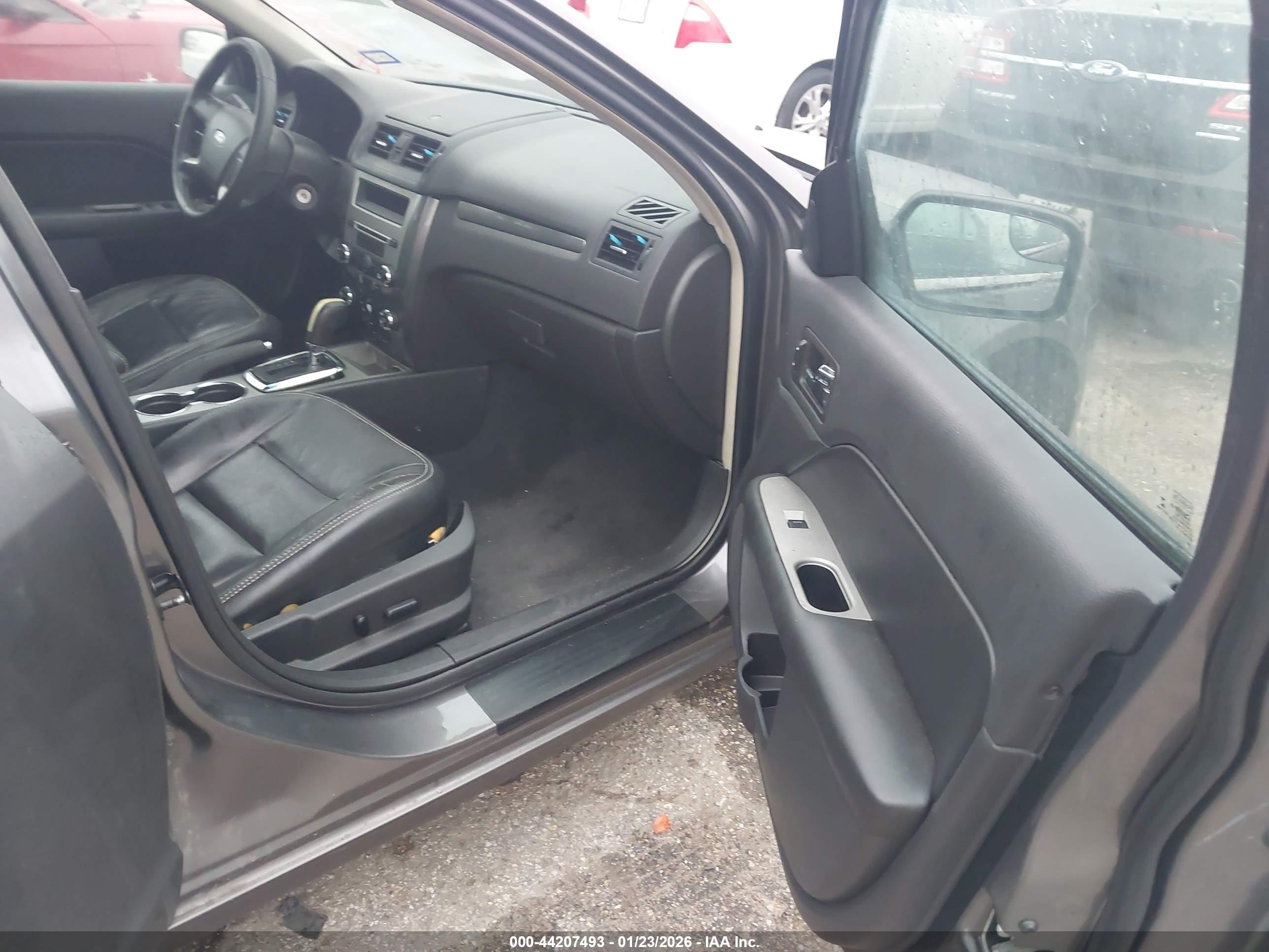FORD FUSION image 5
