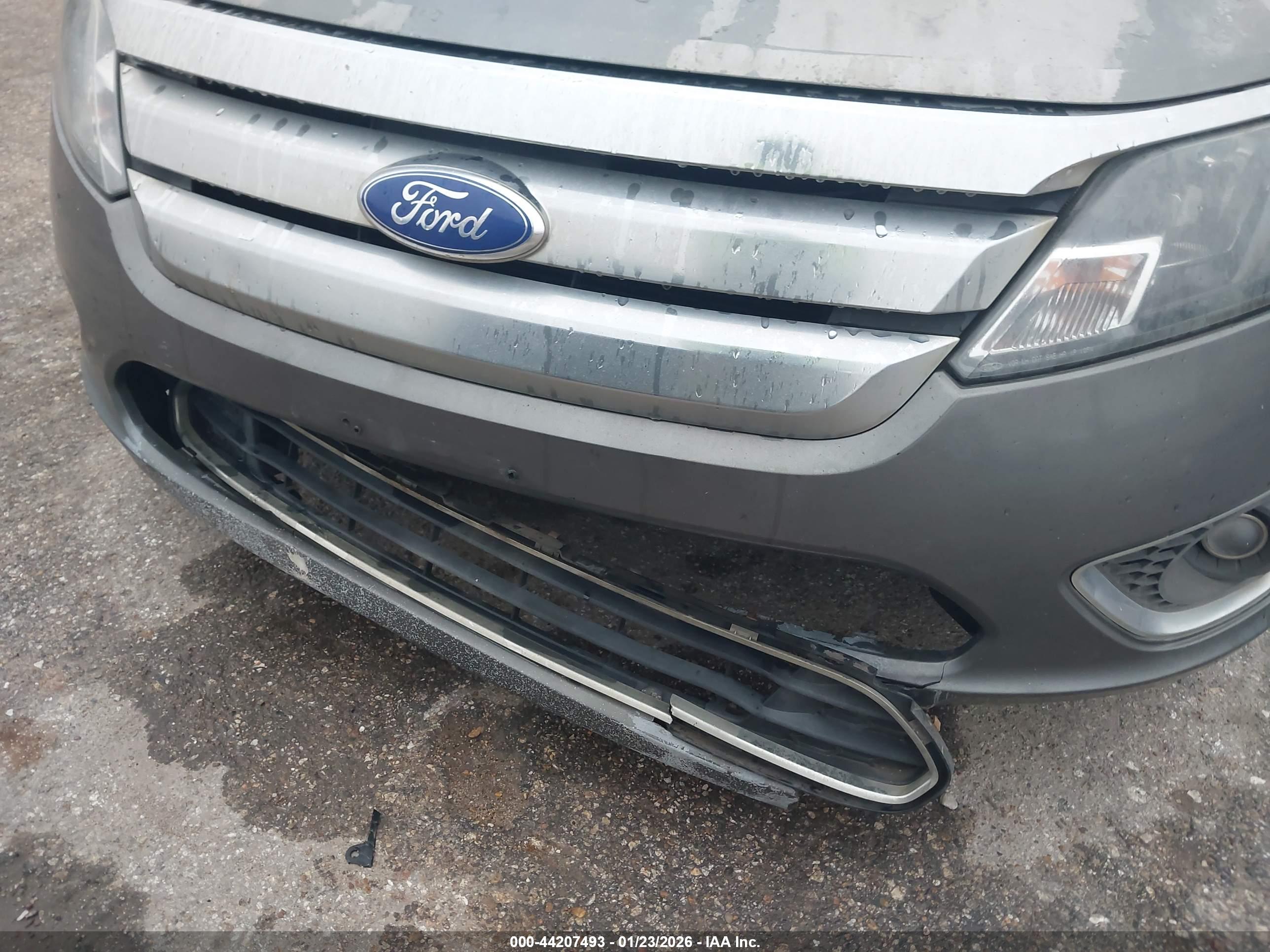 FORD FUSION image 6