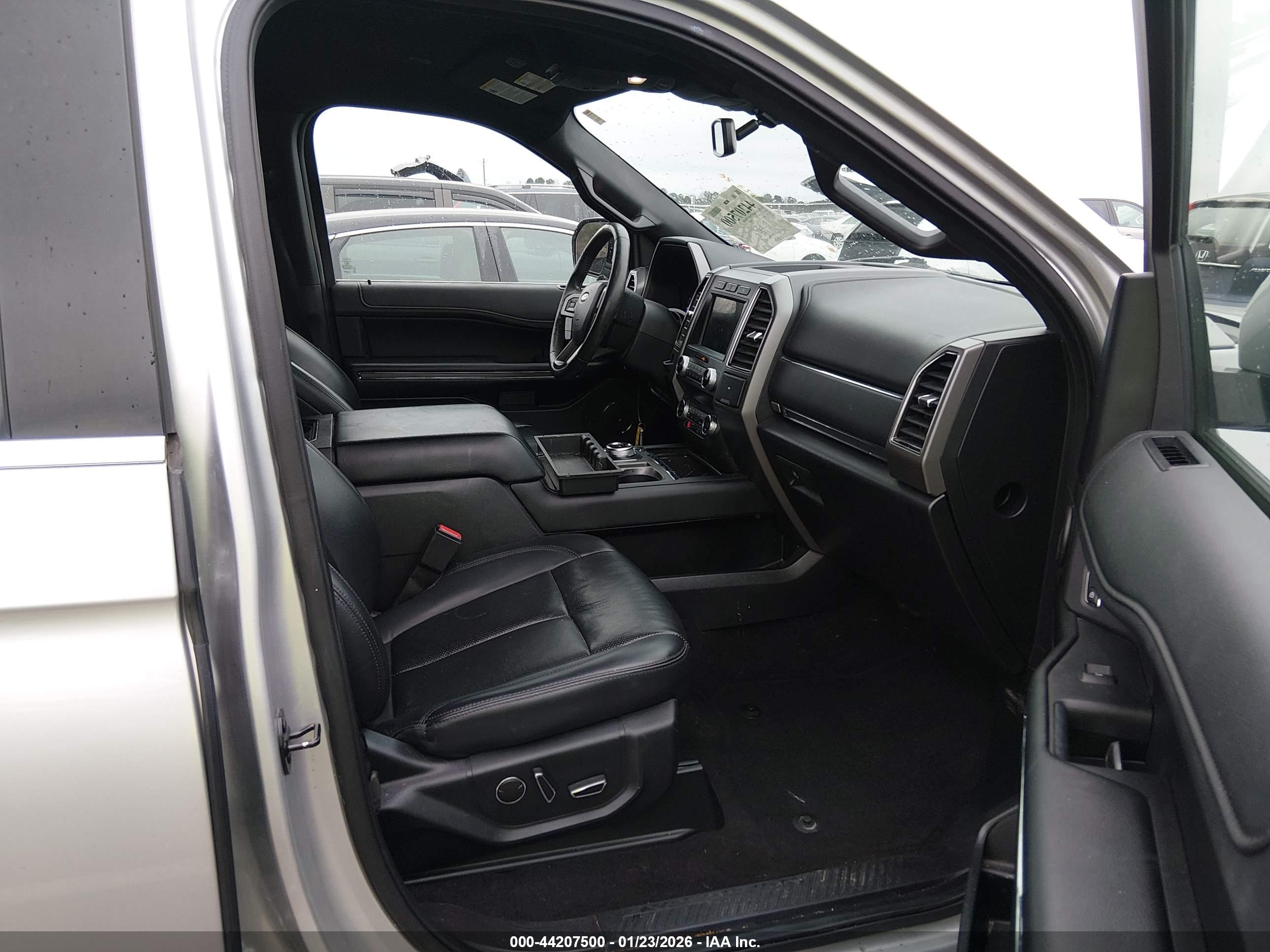 FORD EXPEDITION image 5