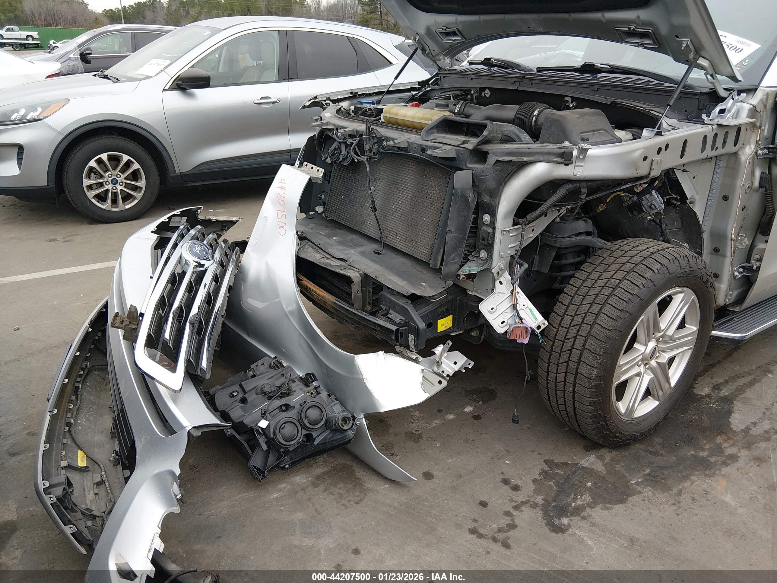 FORD EXPEDITION image 6