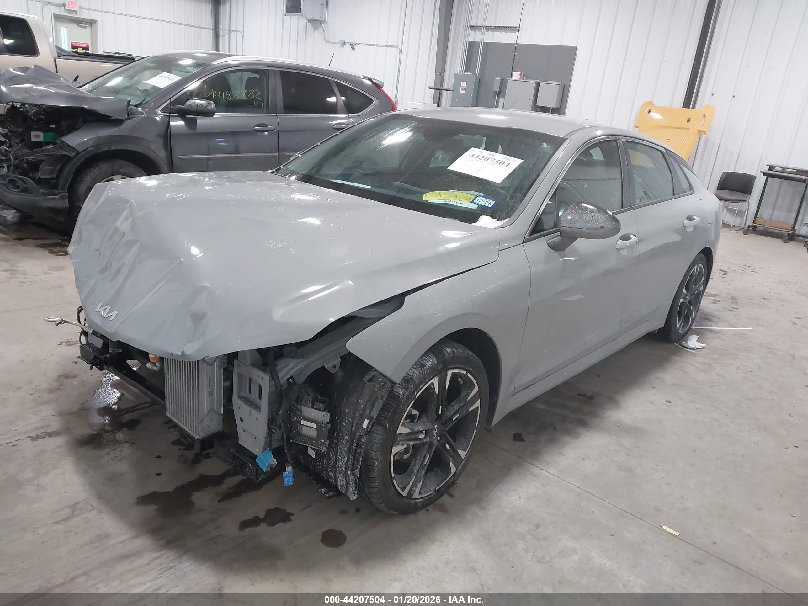 KIA K5 image 2