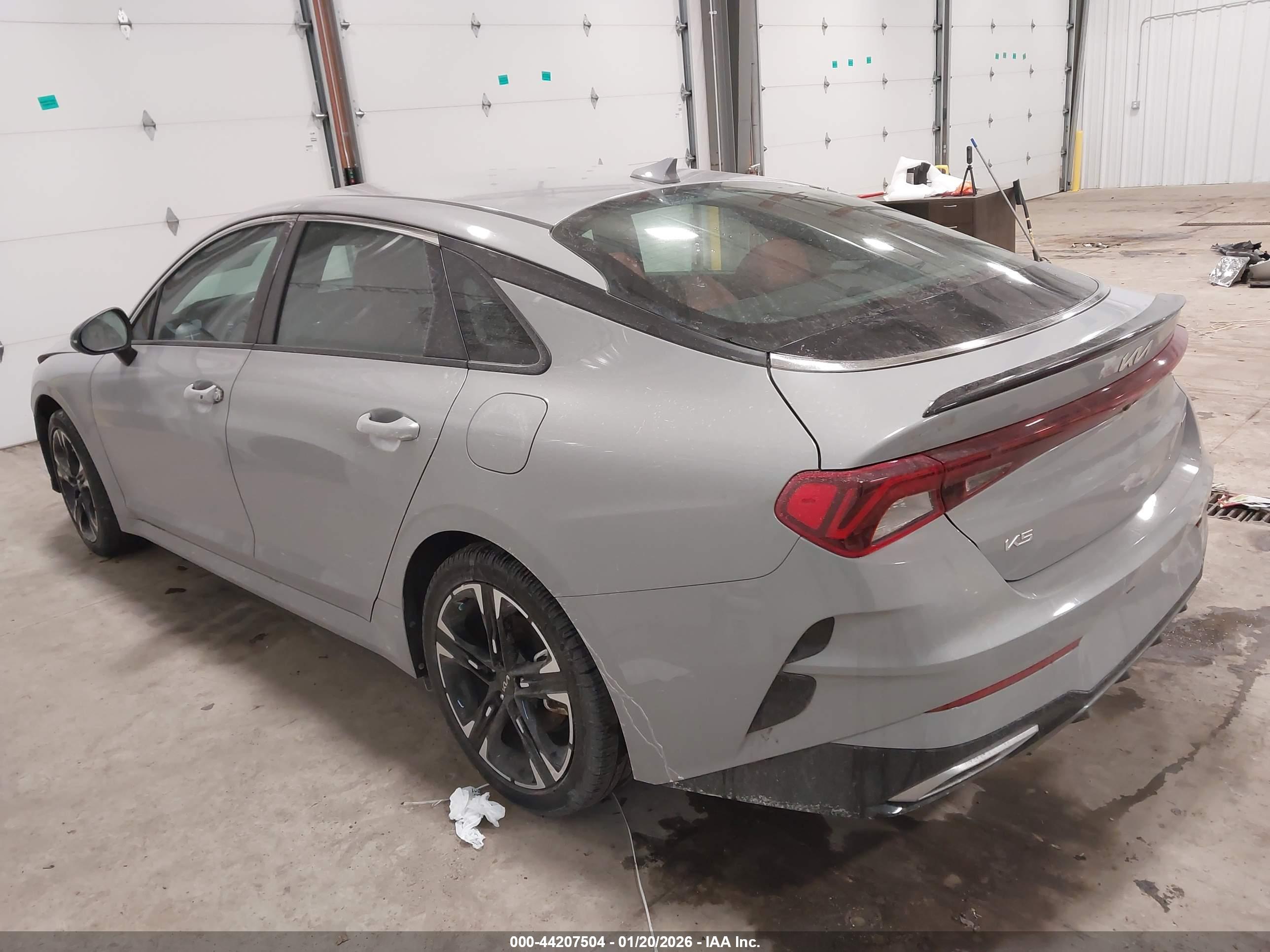 KIA K5 image 3