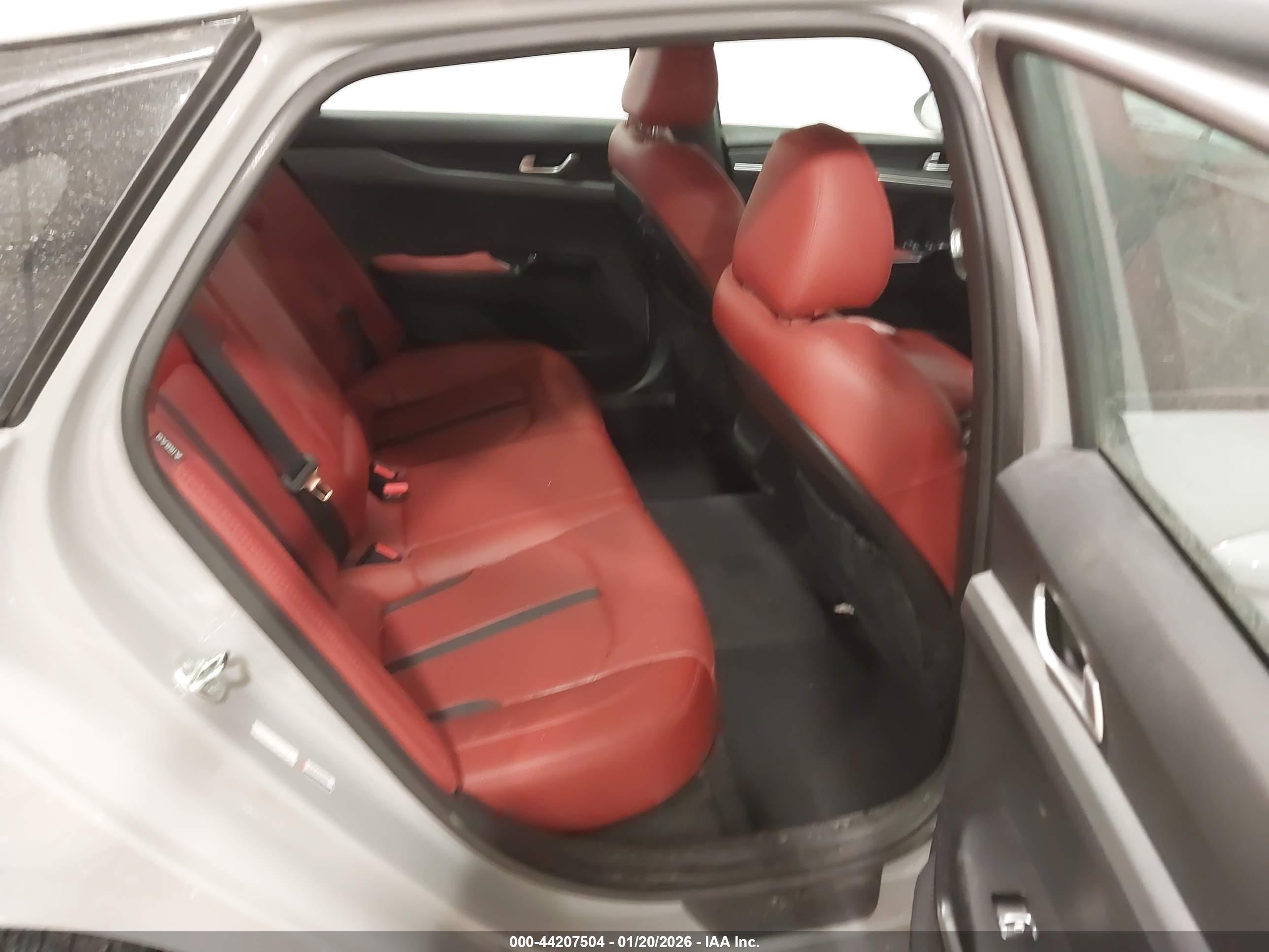KIA K5 image 8