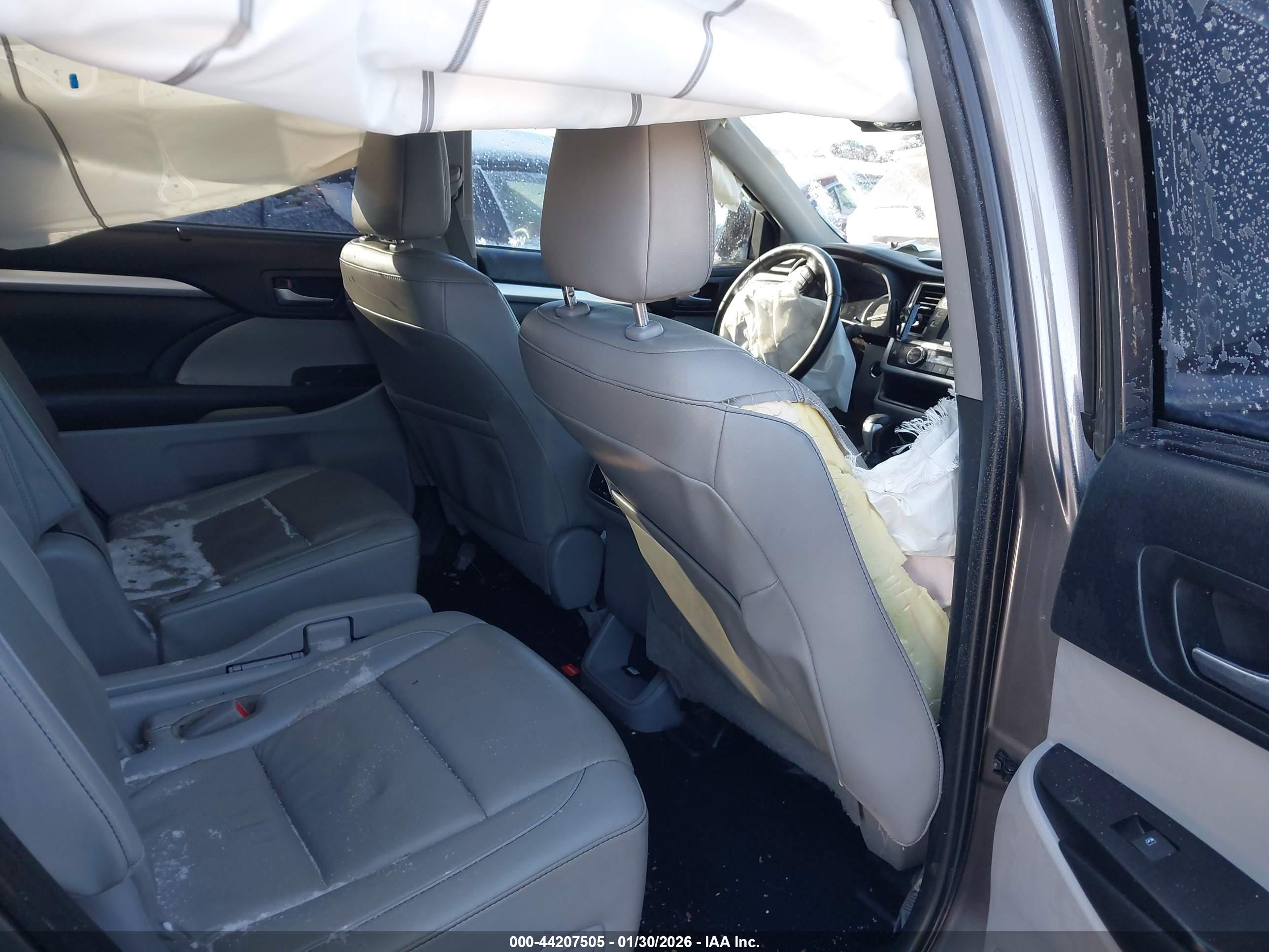 TOYOTA HIGHLANDER image 8