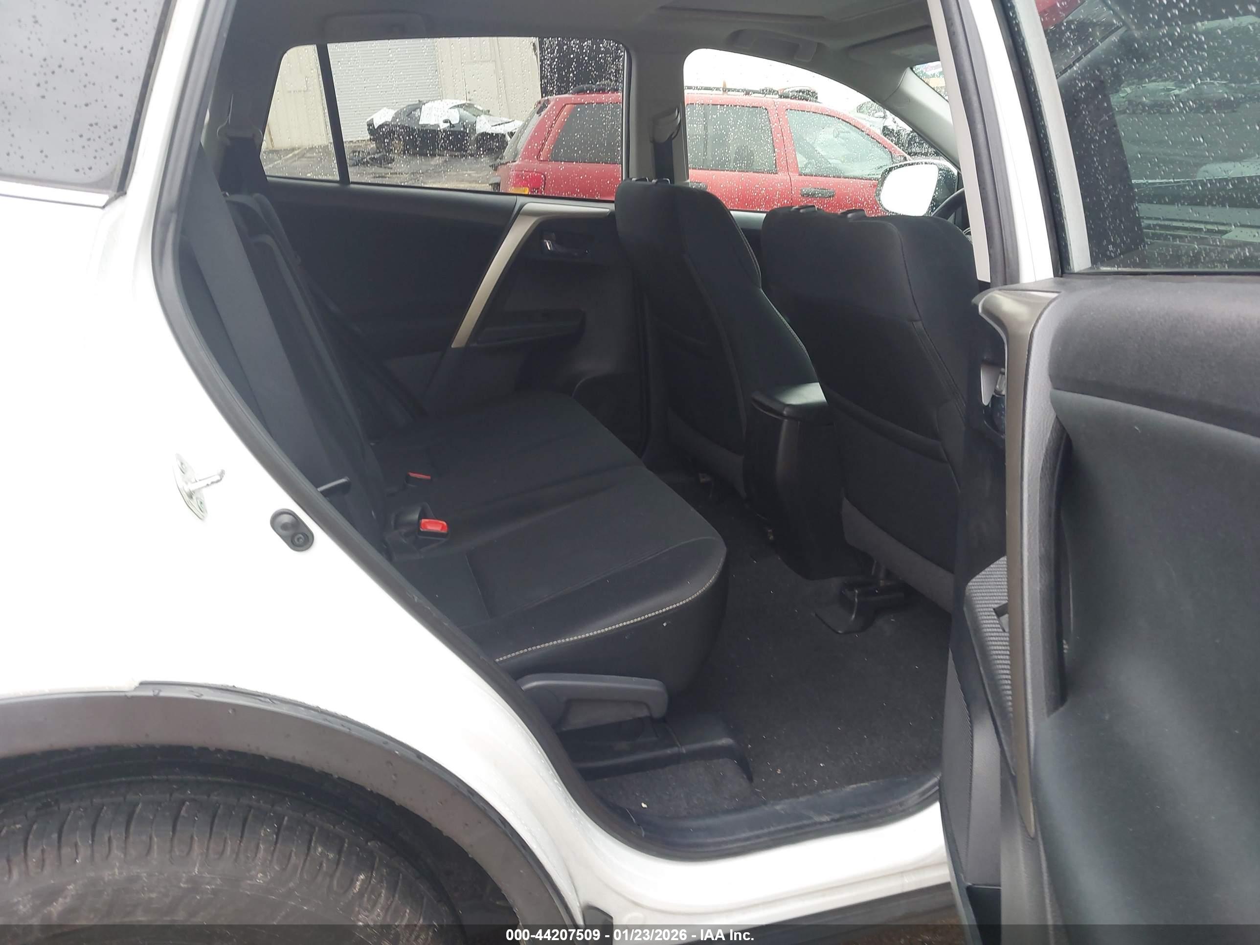TOYOTA RAV4 image 8