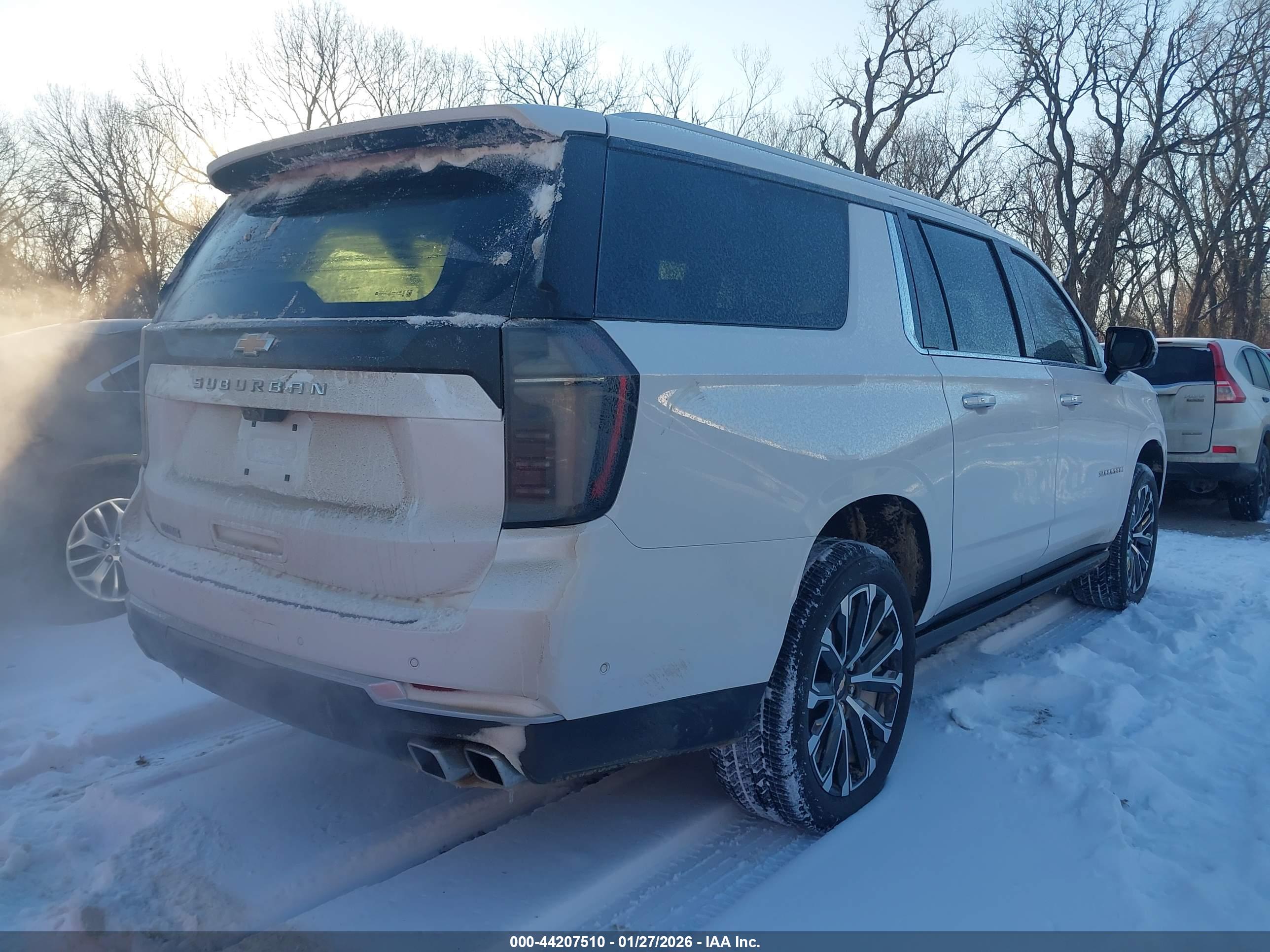 CHEVROLET SUBURBAN image 4