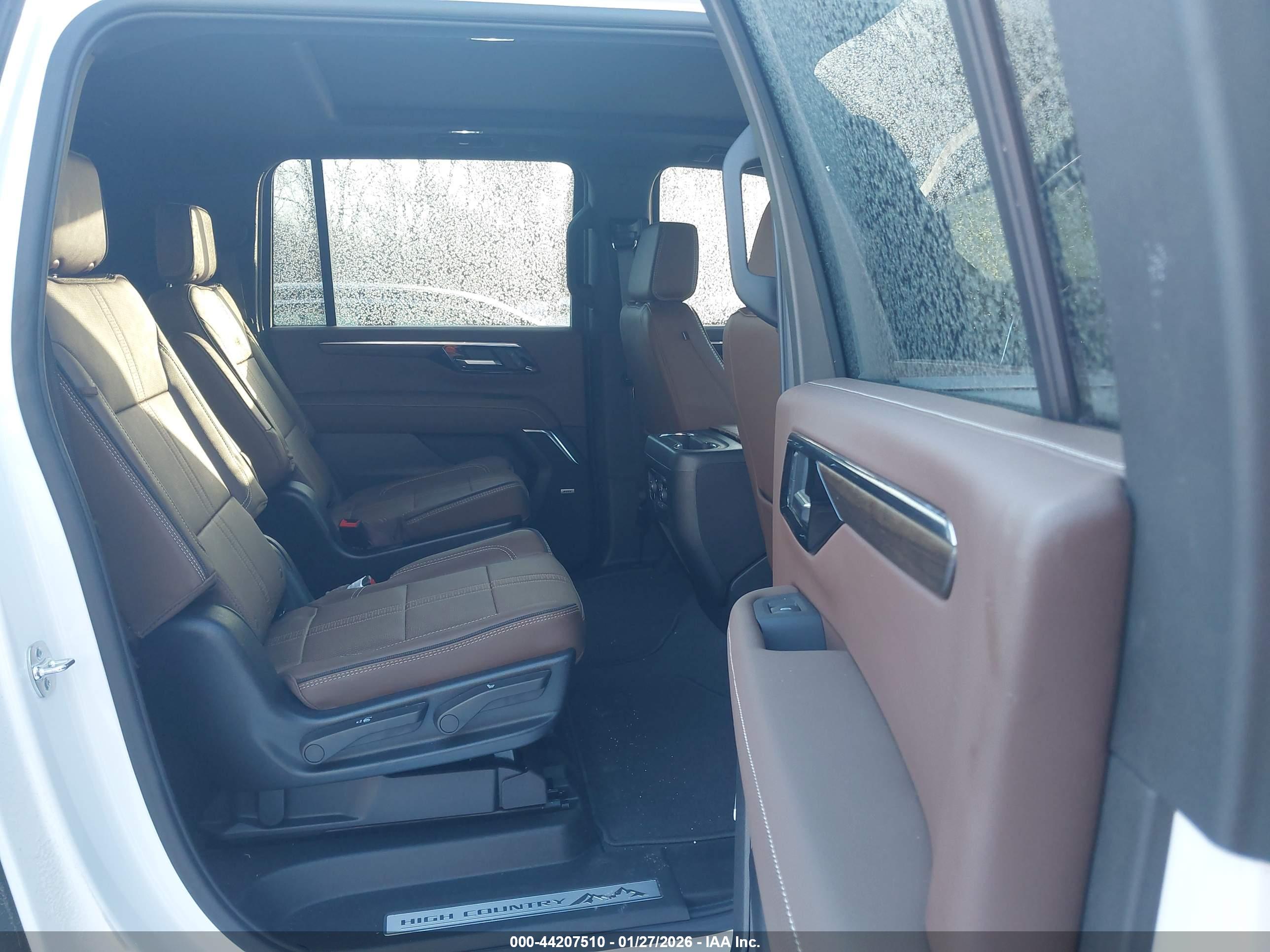 CHEVROLET SUBURBAN image 8