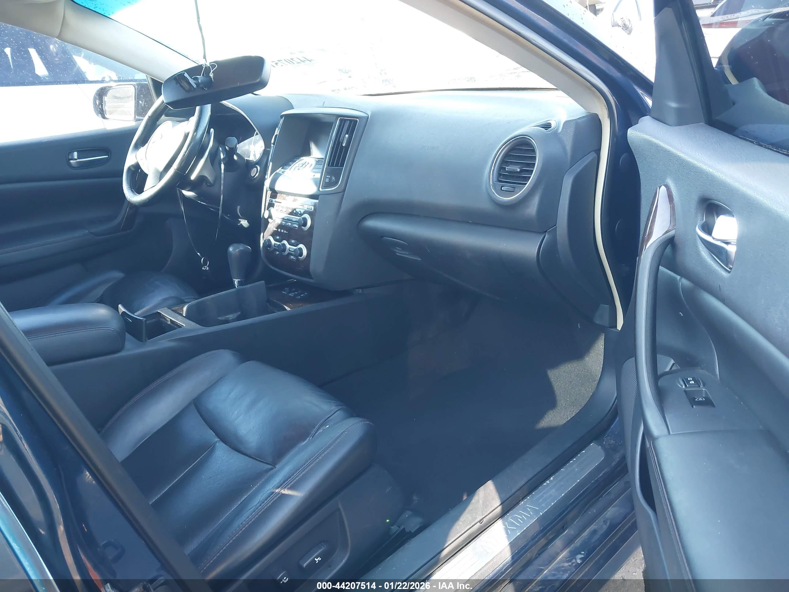 NISSAN MAXIMA image 5