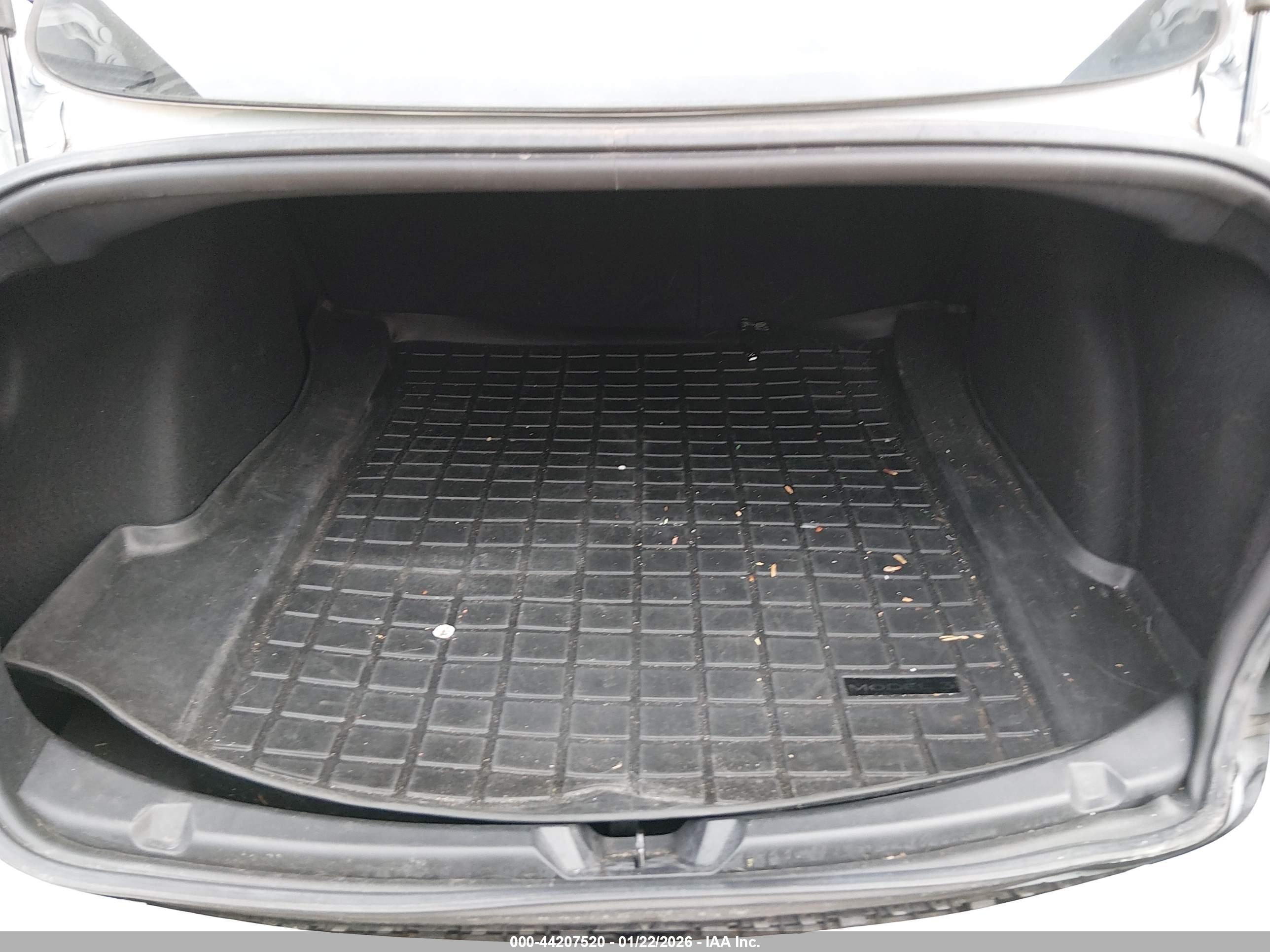 TESLA MODEL image 10