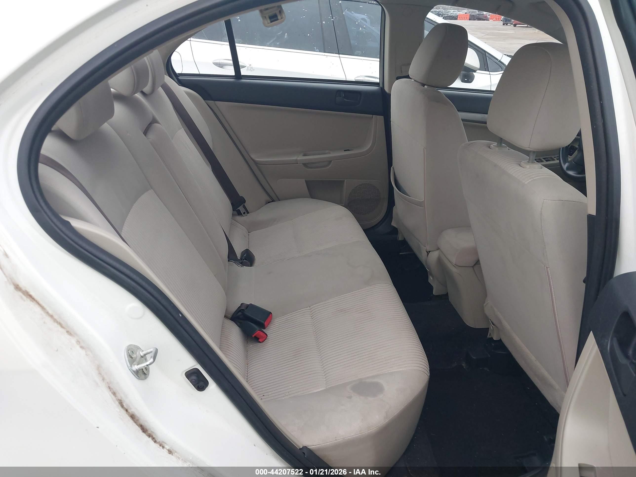 MITSUBISHI LANCER image 8