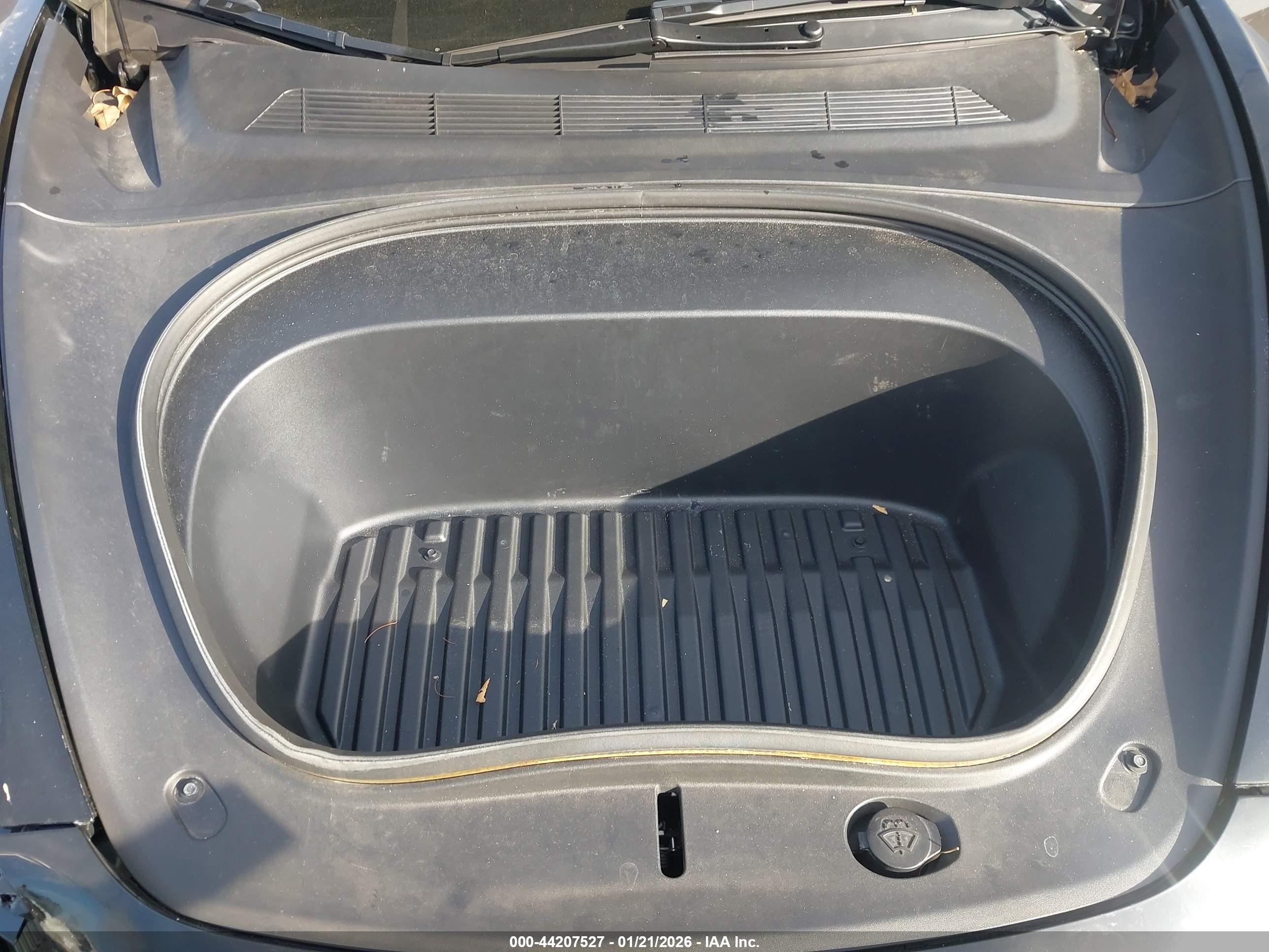 TESLA MODEL image 10