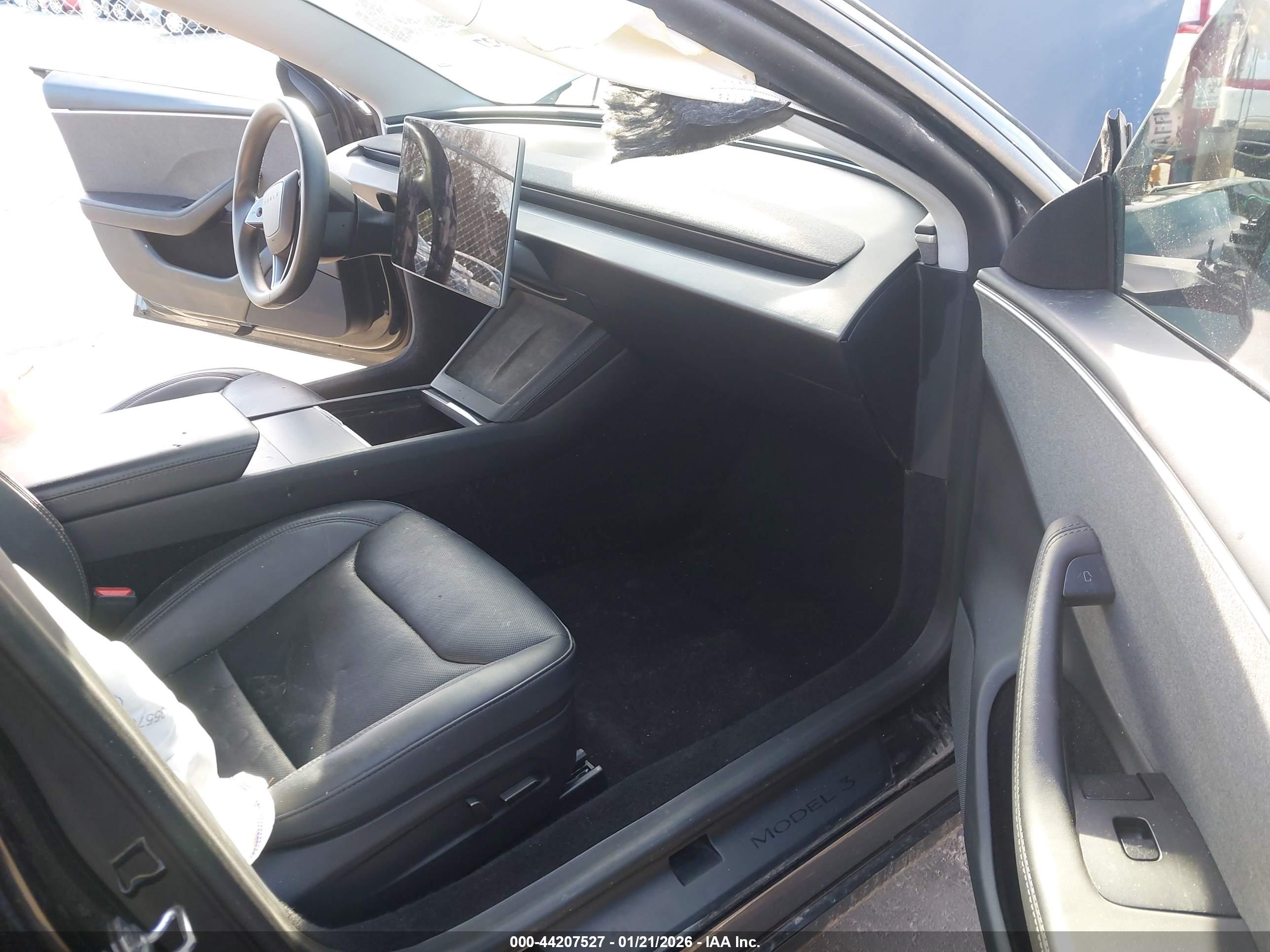 TESLA MODEL image 5
