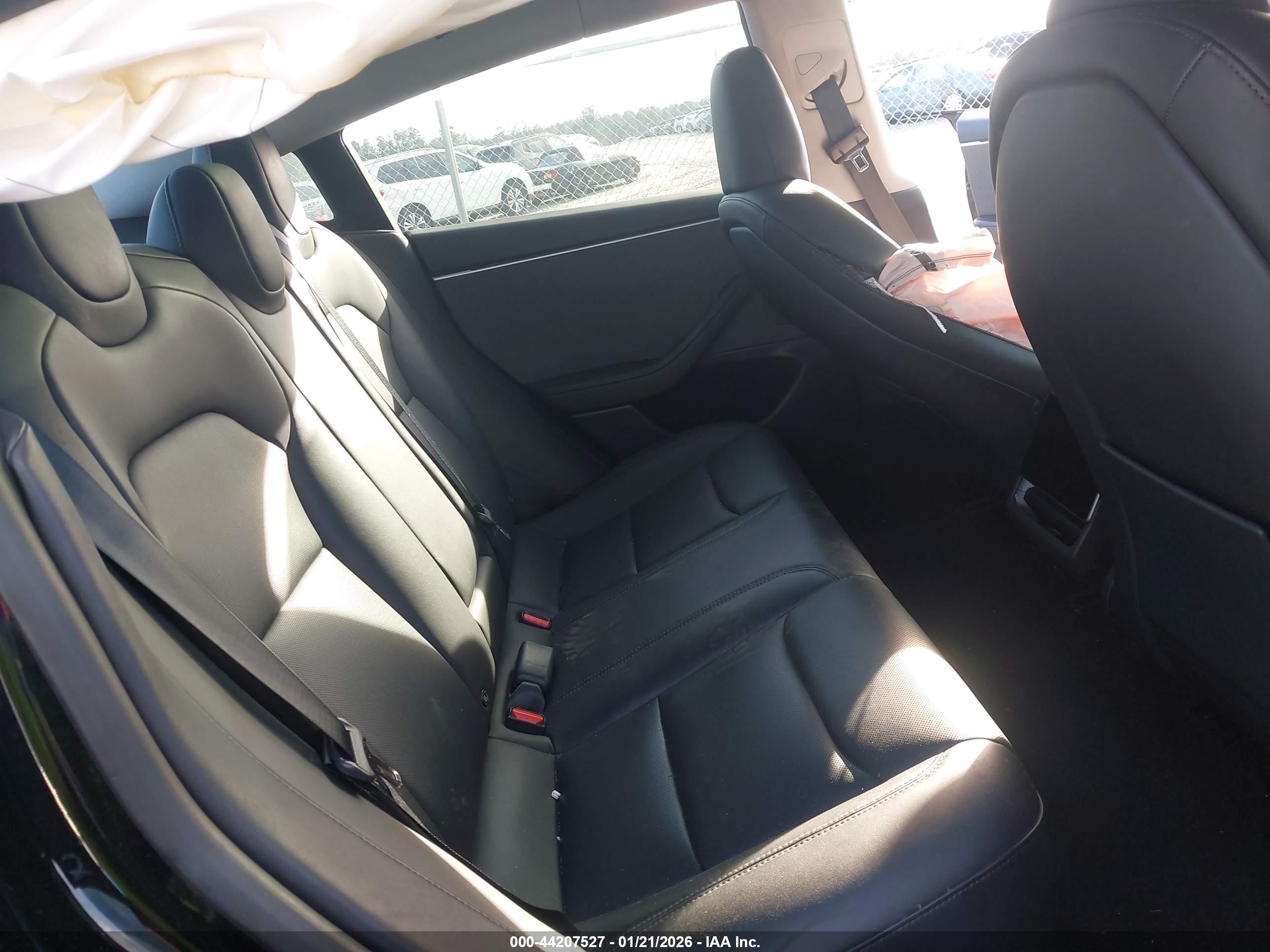 TESLA MODEL image 8