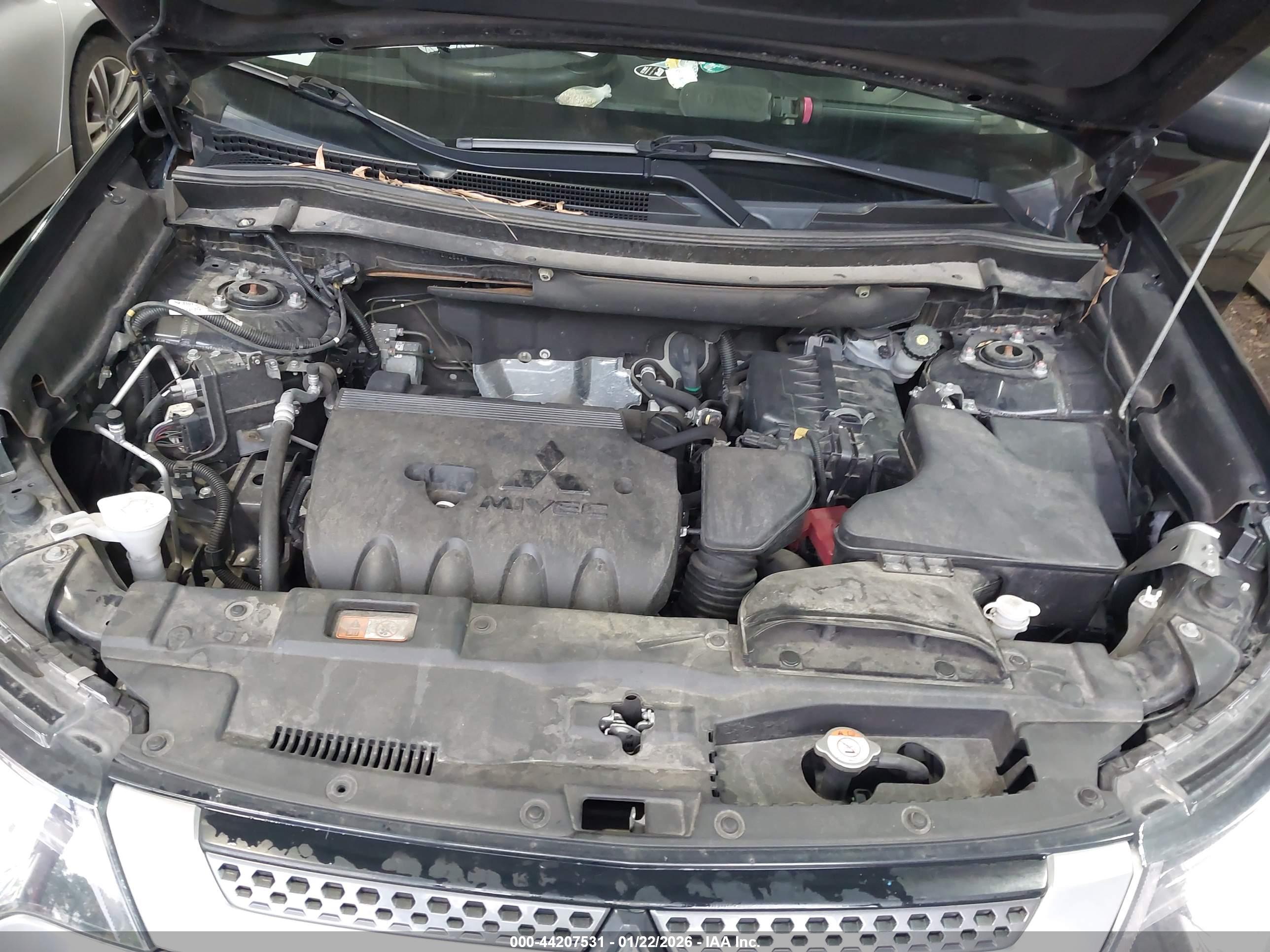 MITSUBISHI OUTLANDER image 10