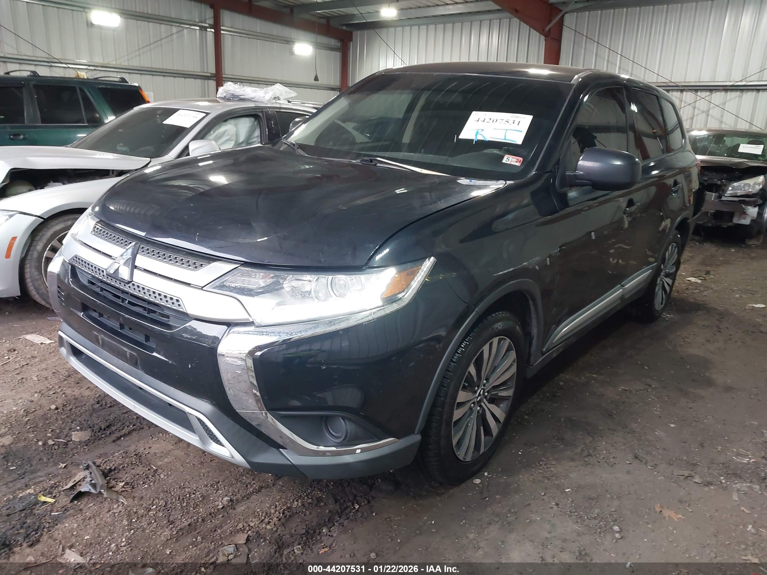 MITSUBISHI OUTLANDER image 2