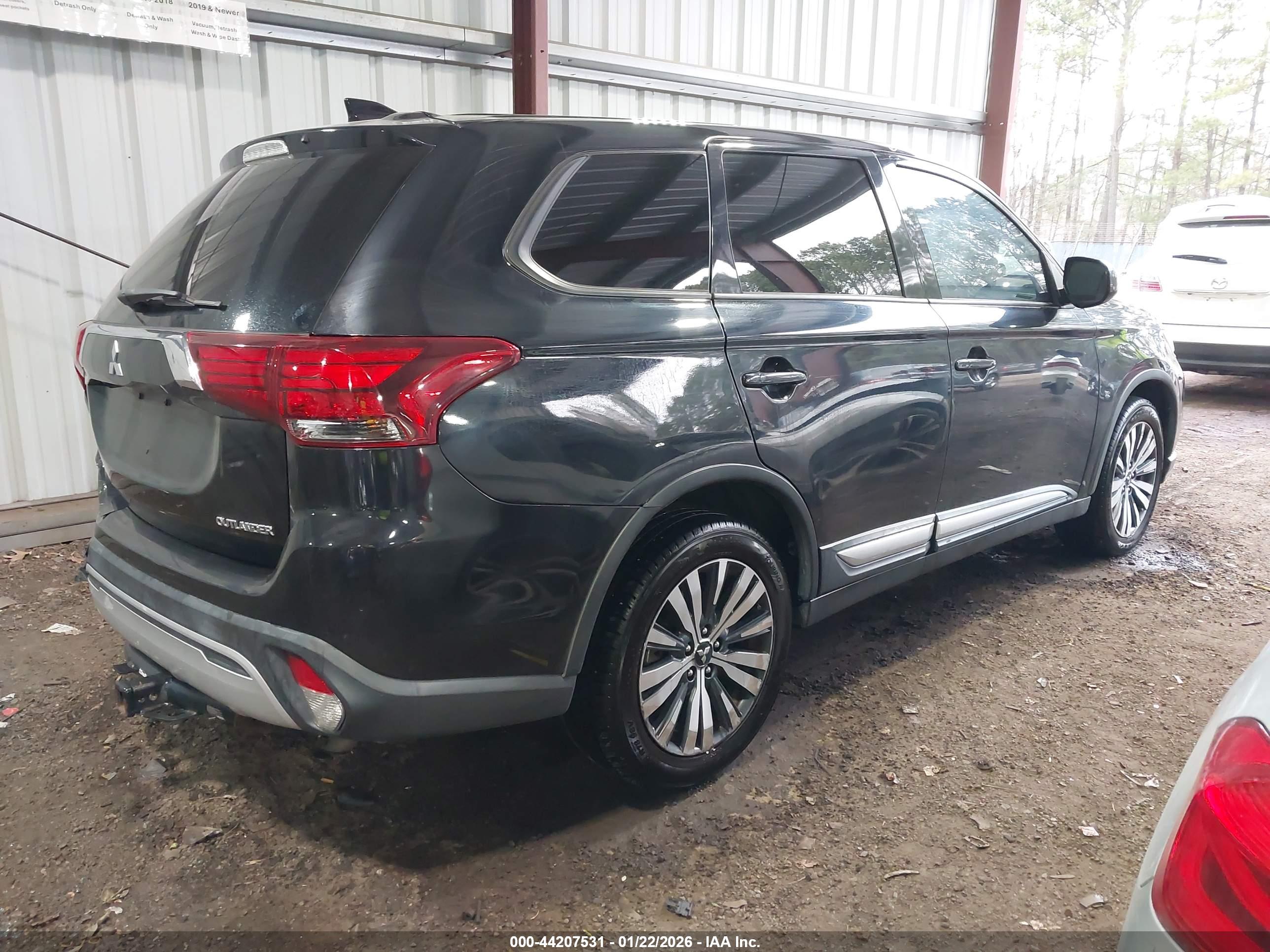 MITSUBISHI OUTLANDER image 4