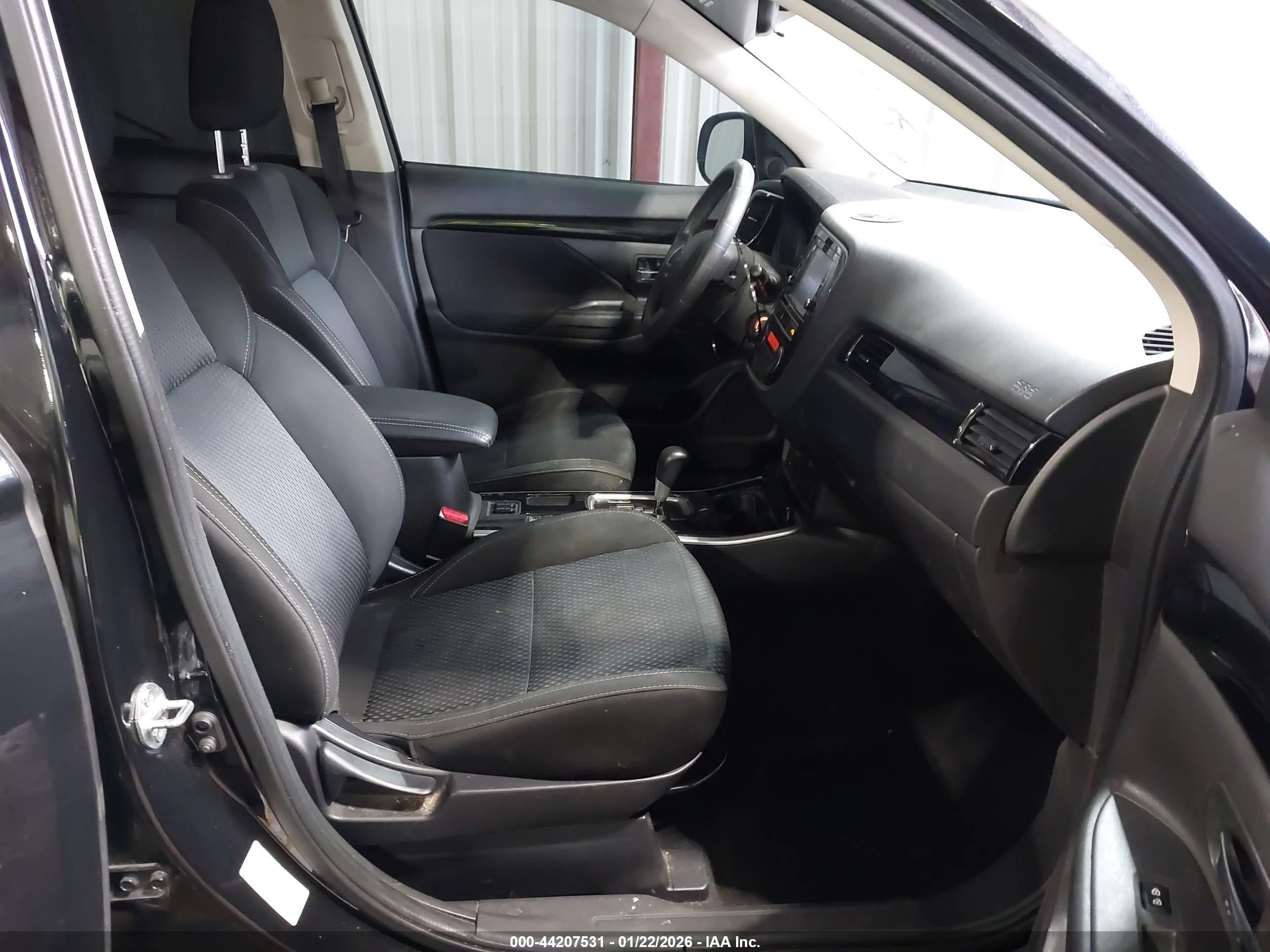 MITSUBISHI OUTLANDER image 5