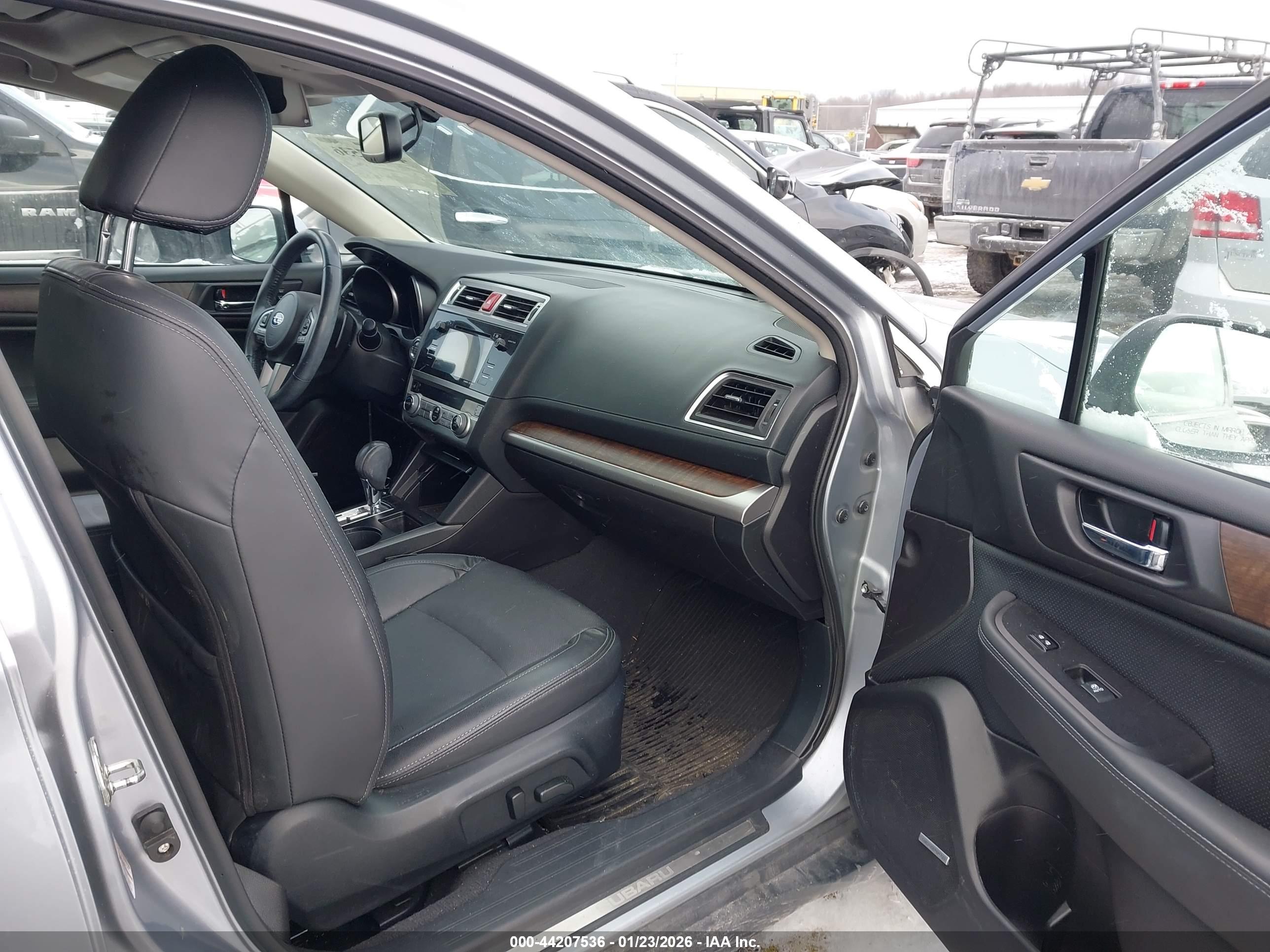 SUBARU OUTBACK image 5