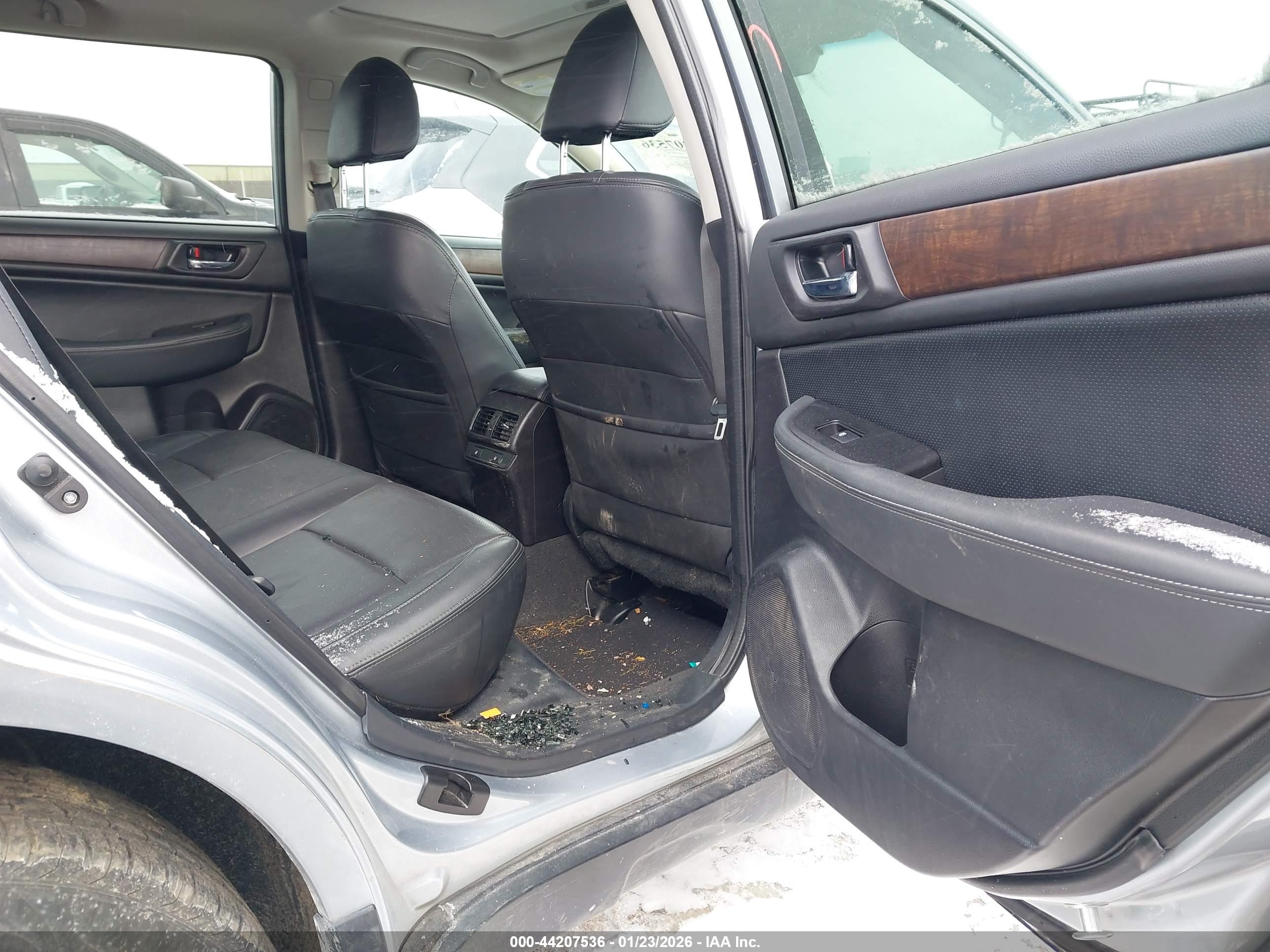 SUBARU OUTBACK image 8