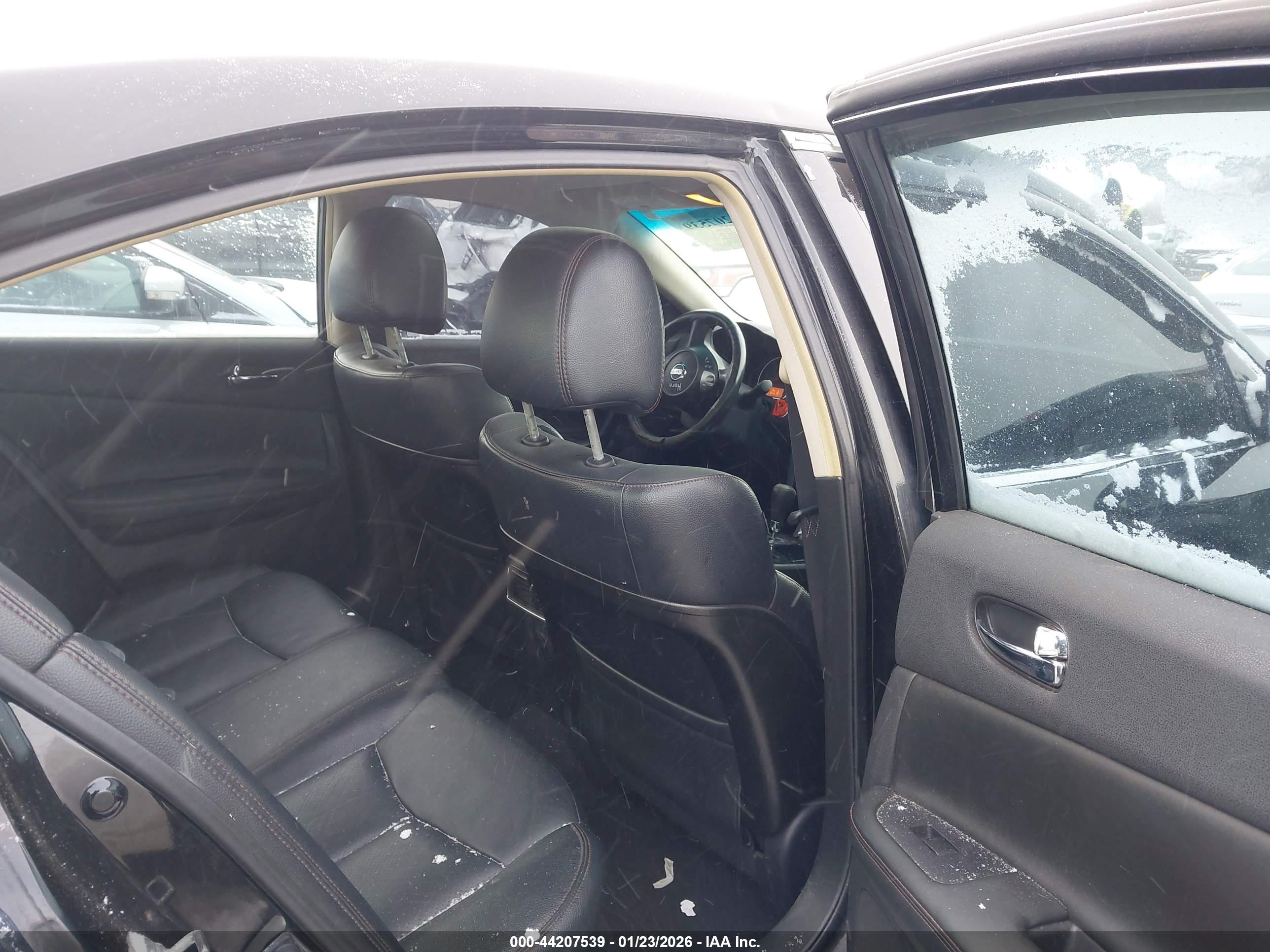 NISSAN MAXIMA image 8
