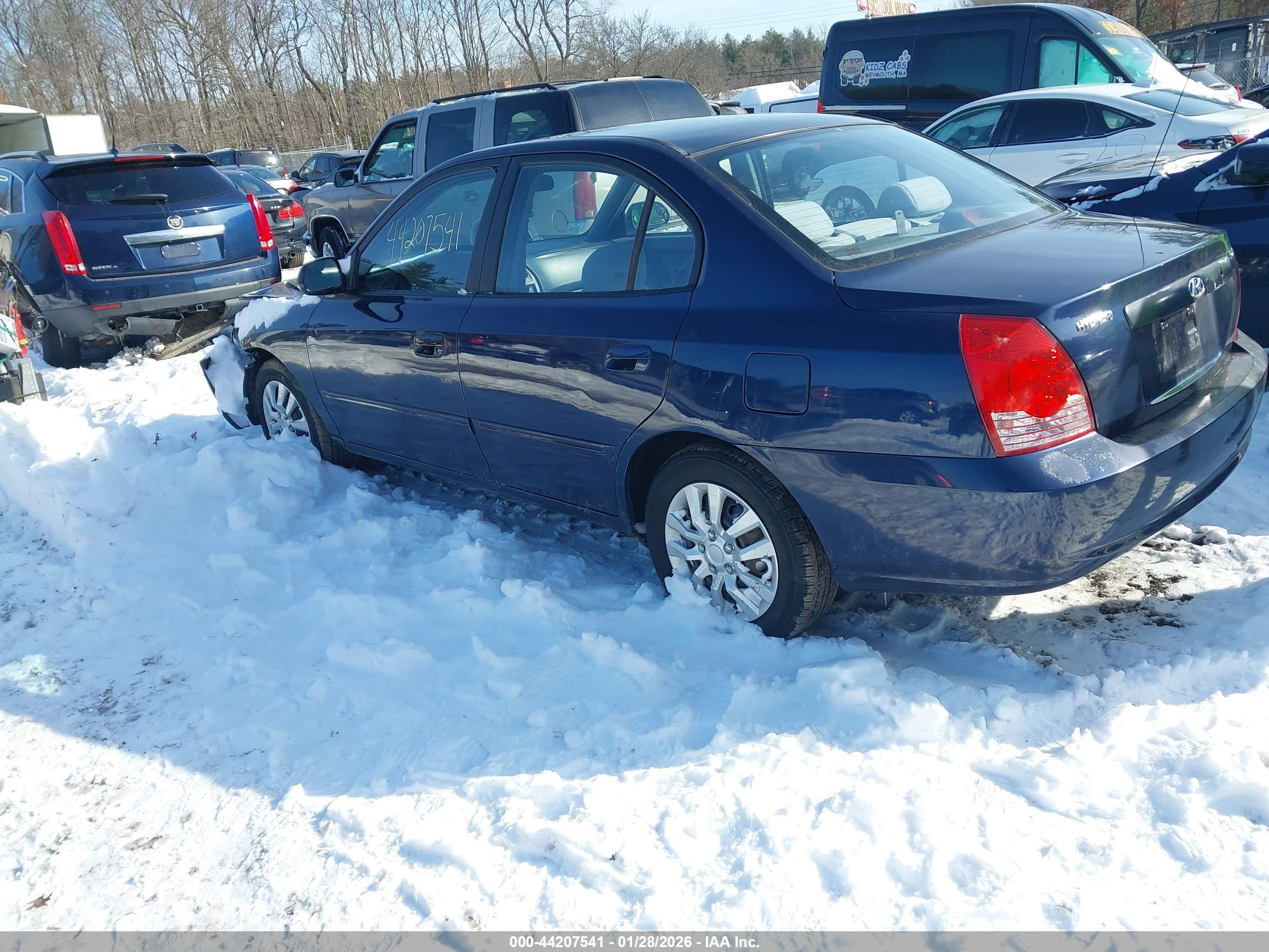 HYUNDAI ELANTRA image 3