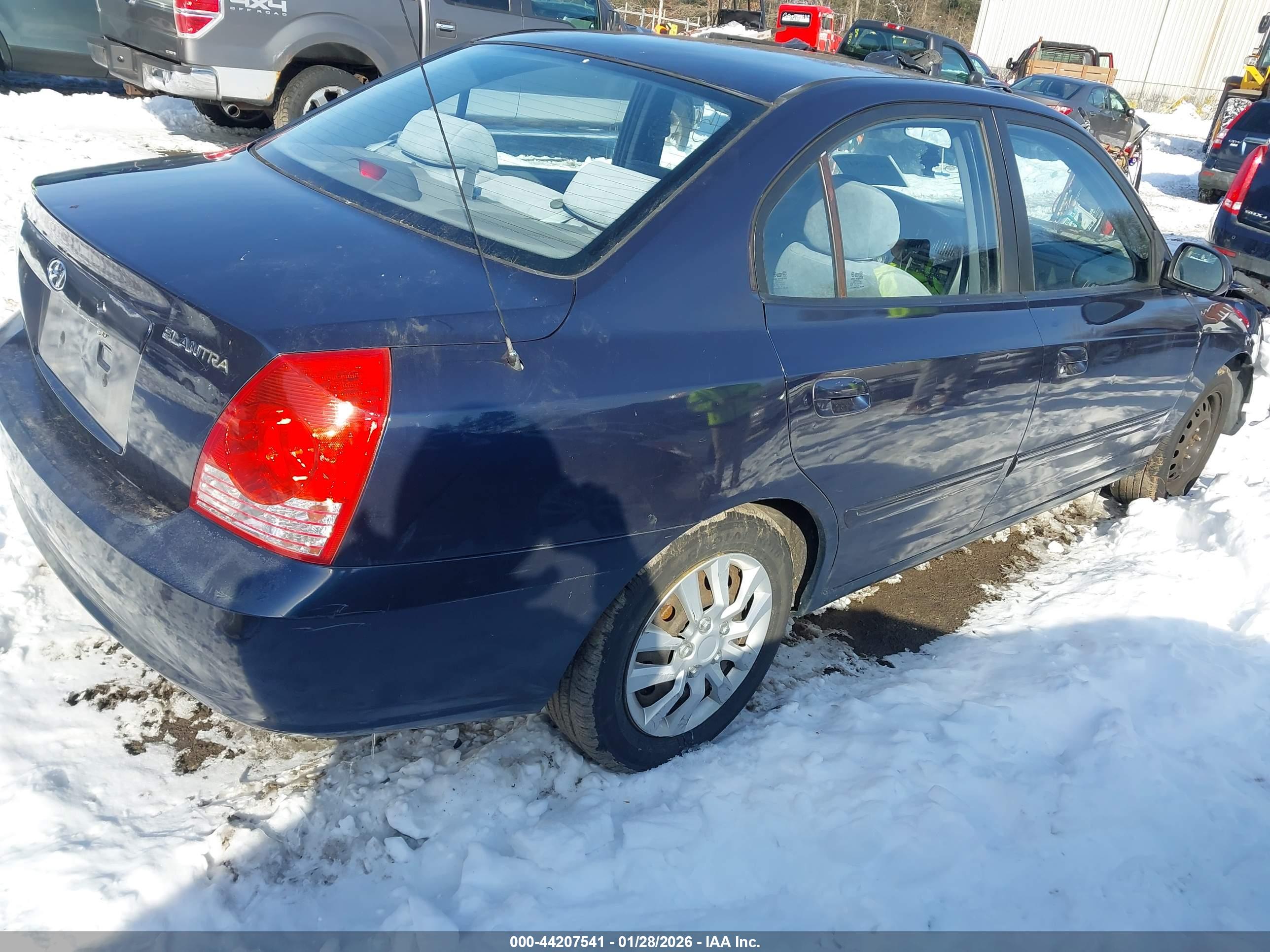 HYUNDAI ELANTRA image 4