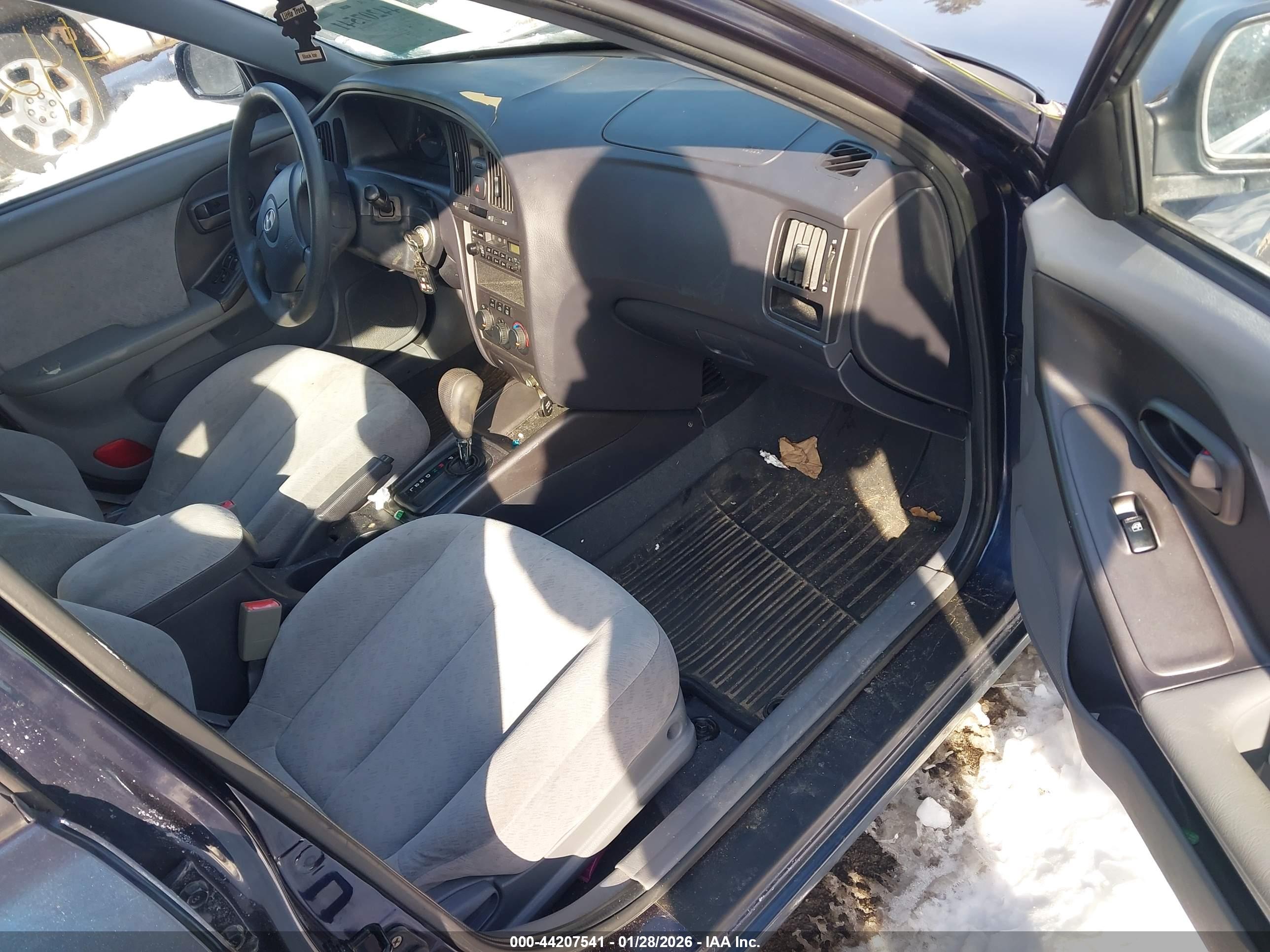 HYUNDAI ELANTRA image 5