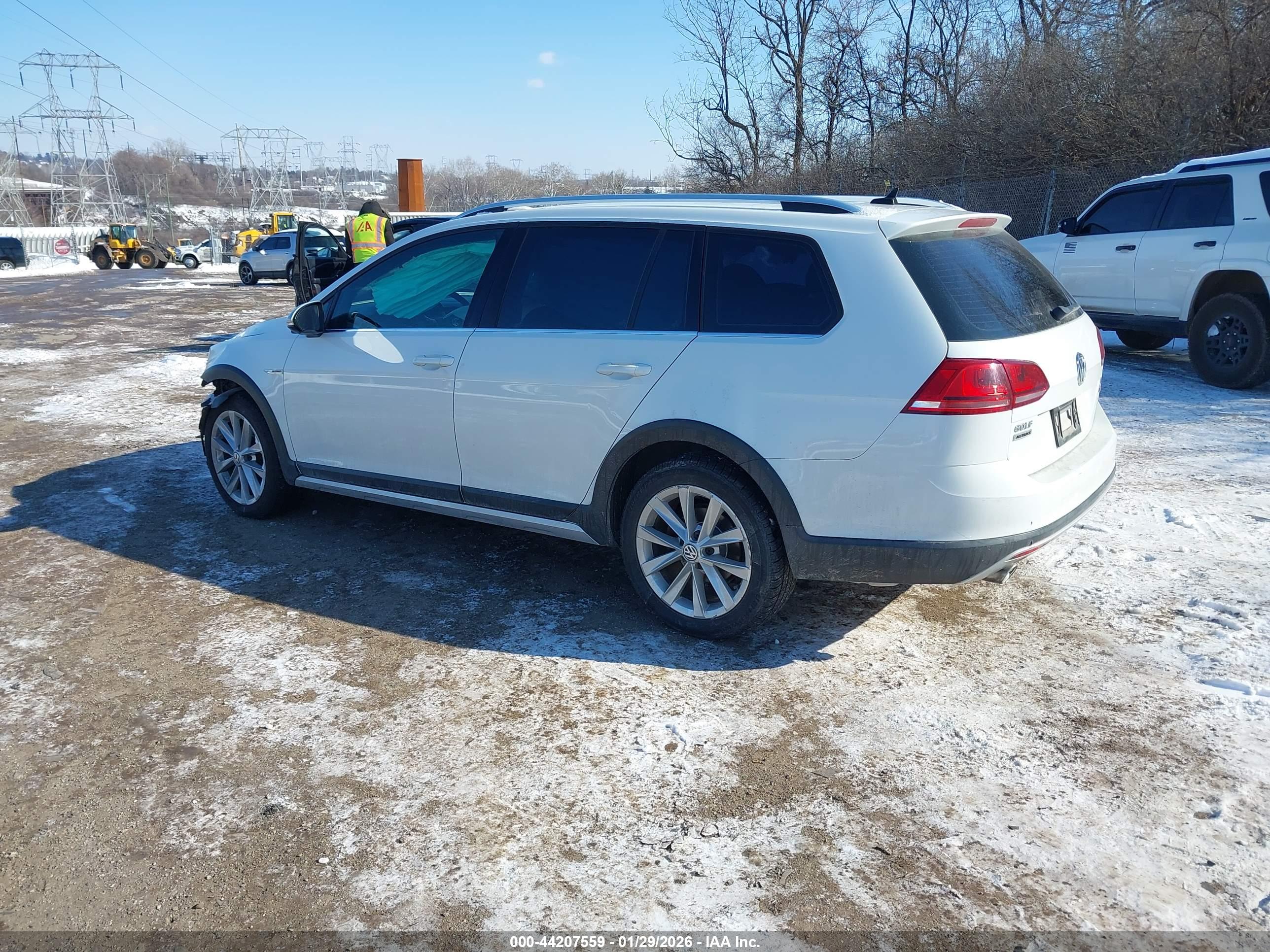VOLKSWAGEN GOLF image 3