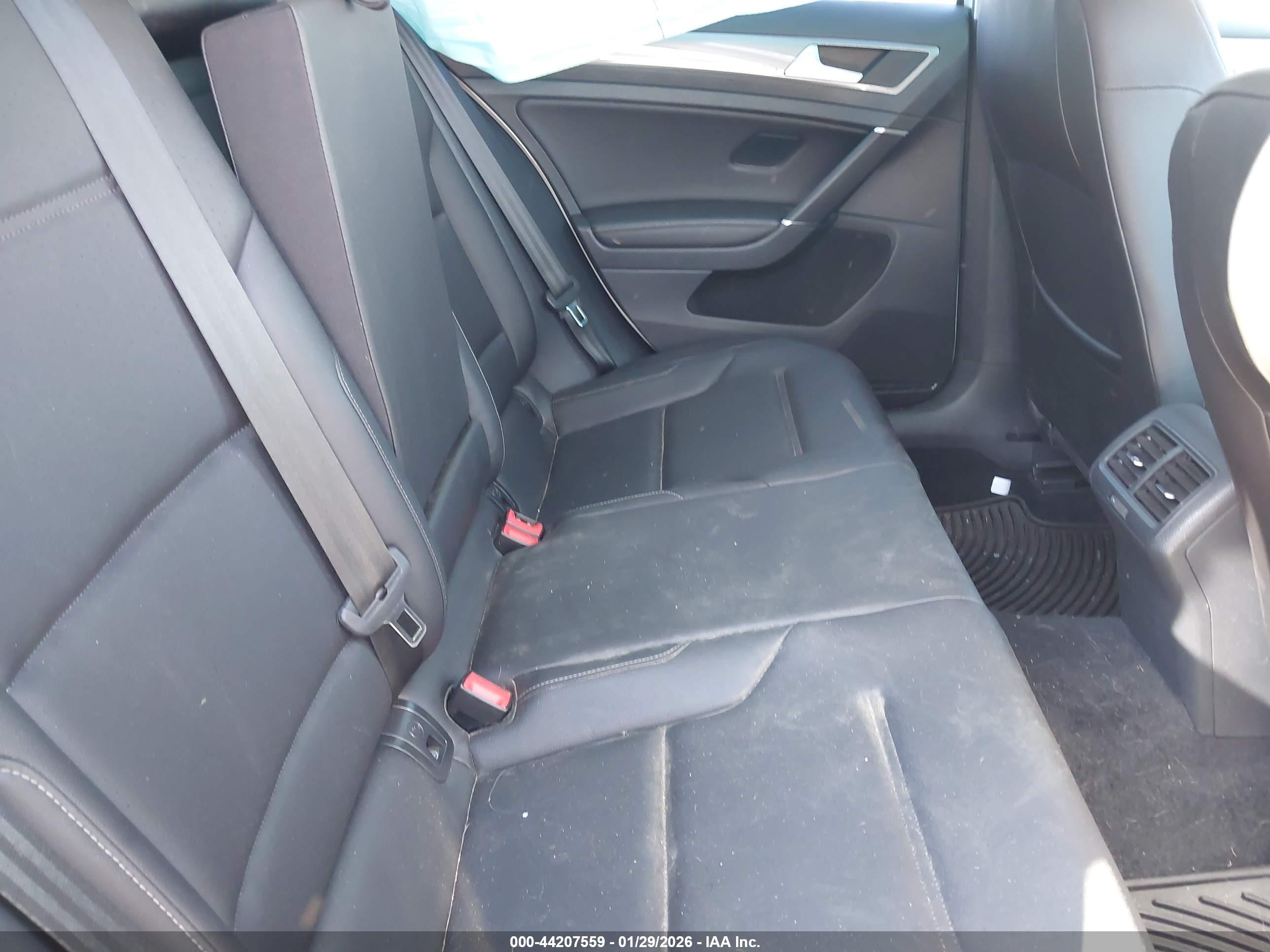 VOLKSWAGEN GOLF image 8