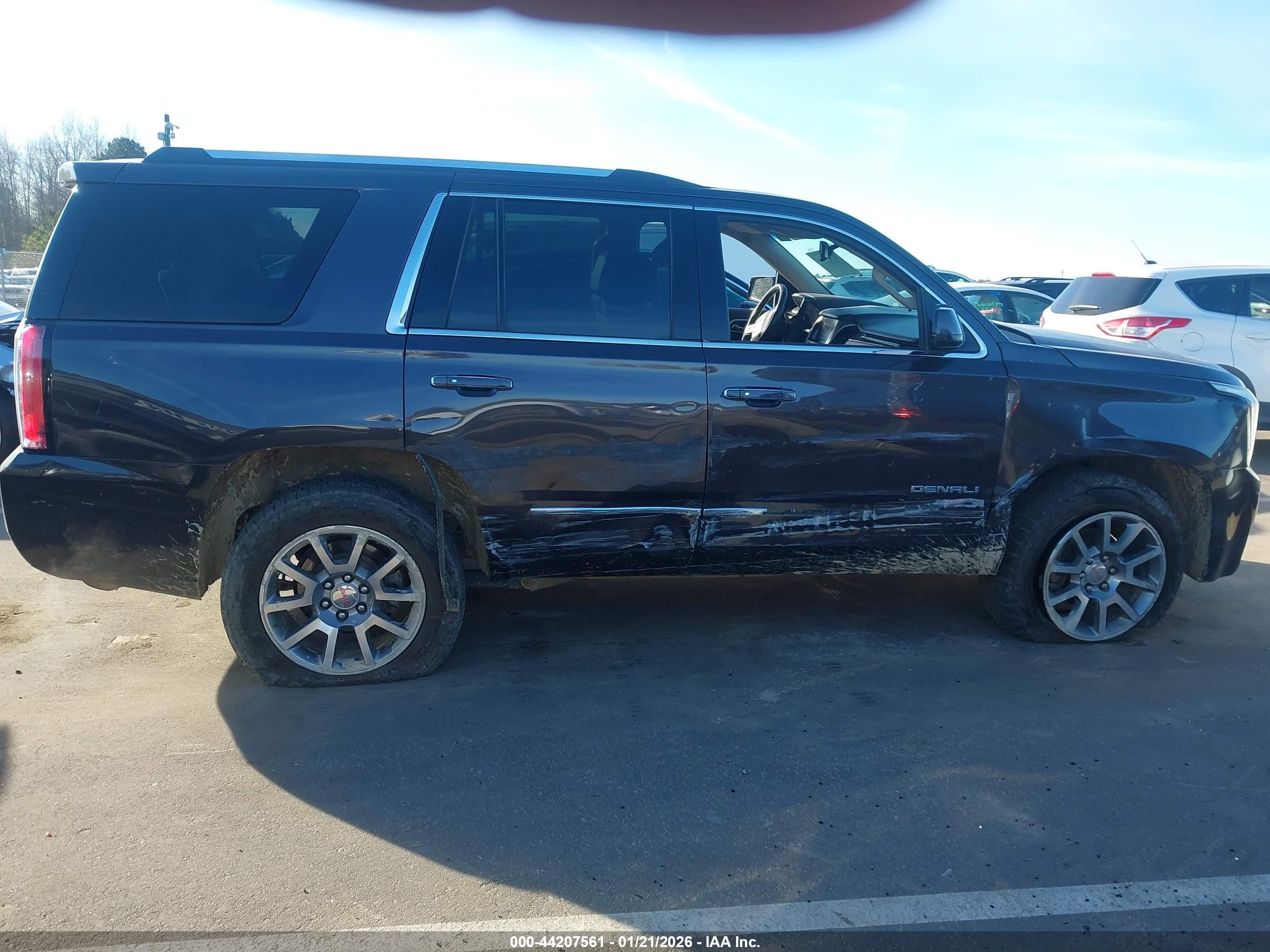 GMC YUKON image 6