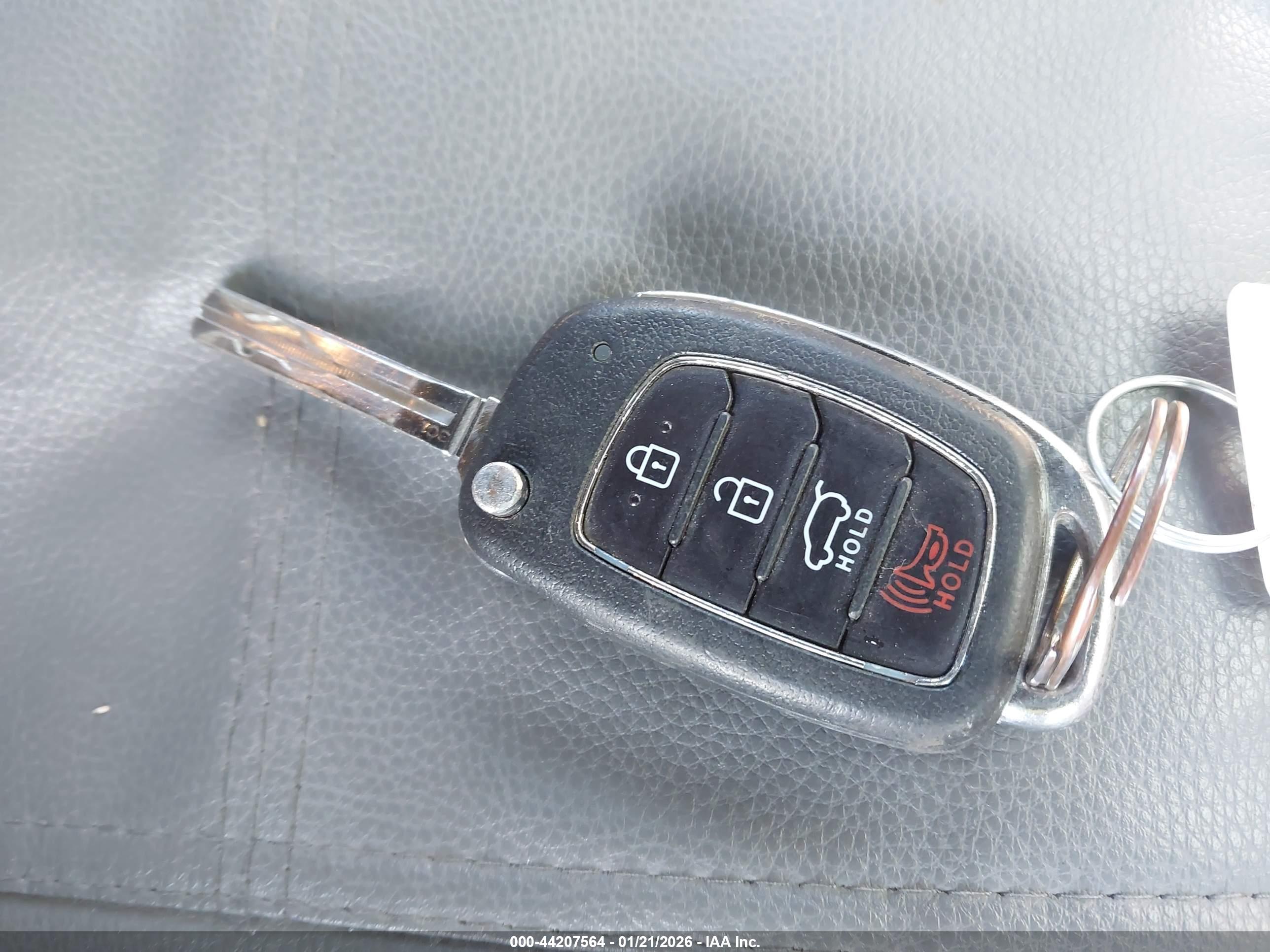 HYUNDAI TUCSON image 11