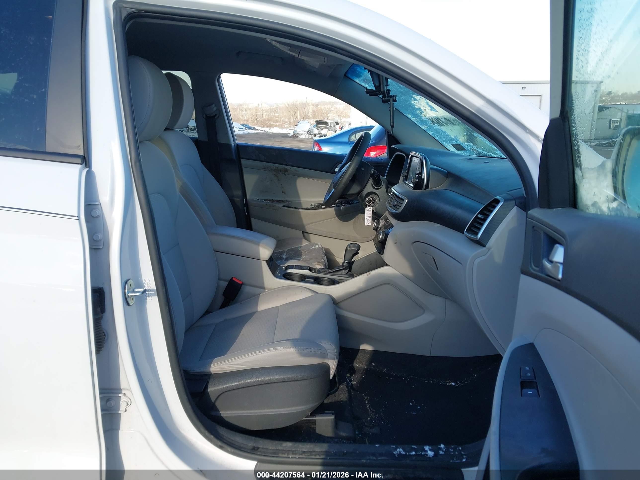 HYUNDAI TUCSON image 5