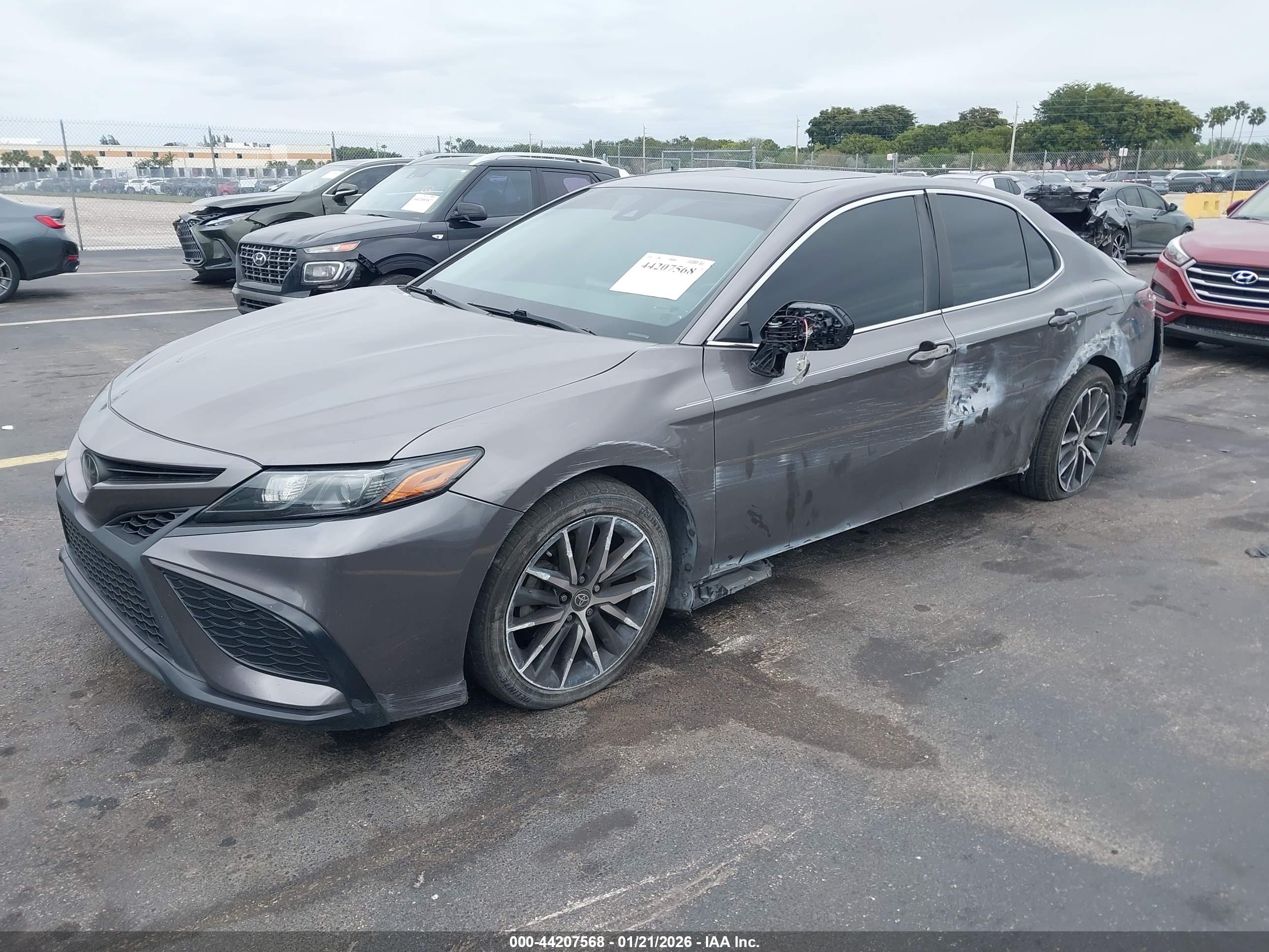 TOYOTA CAMRY image 2