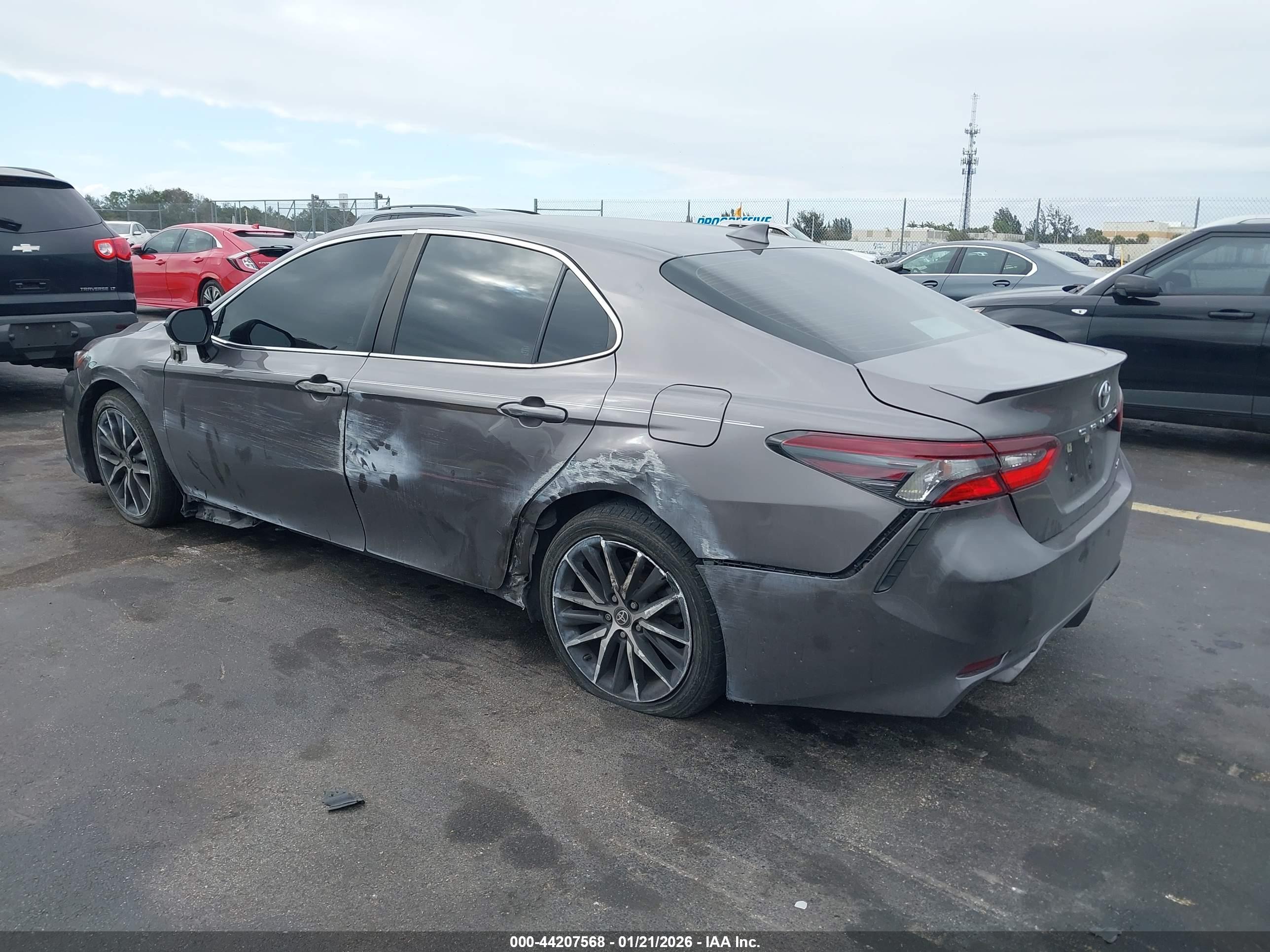 TOYOTA CAMRY image 3