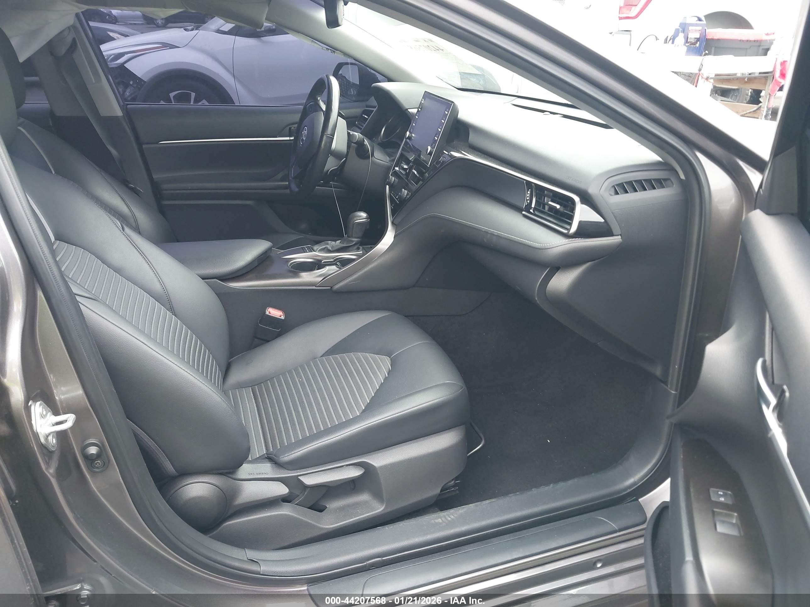 TOYOTA CAMRY image 5