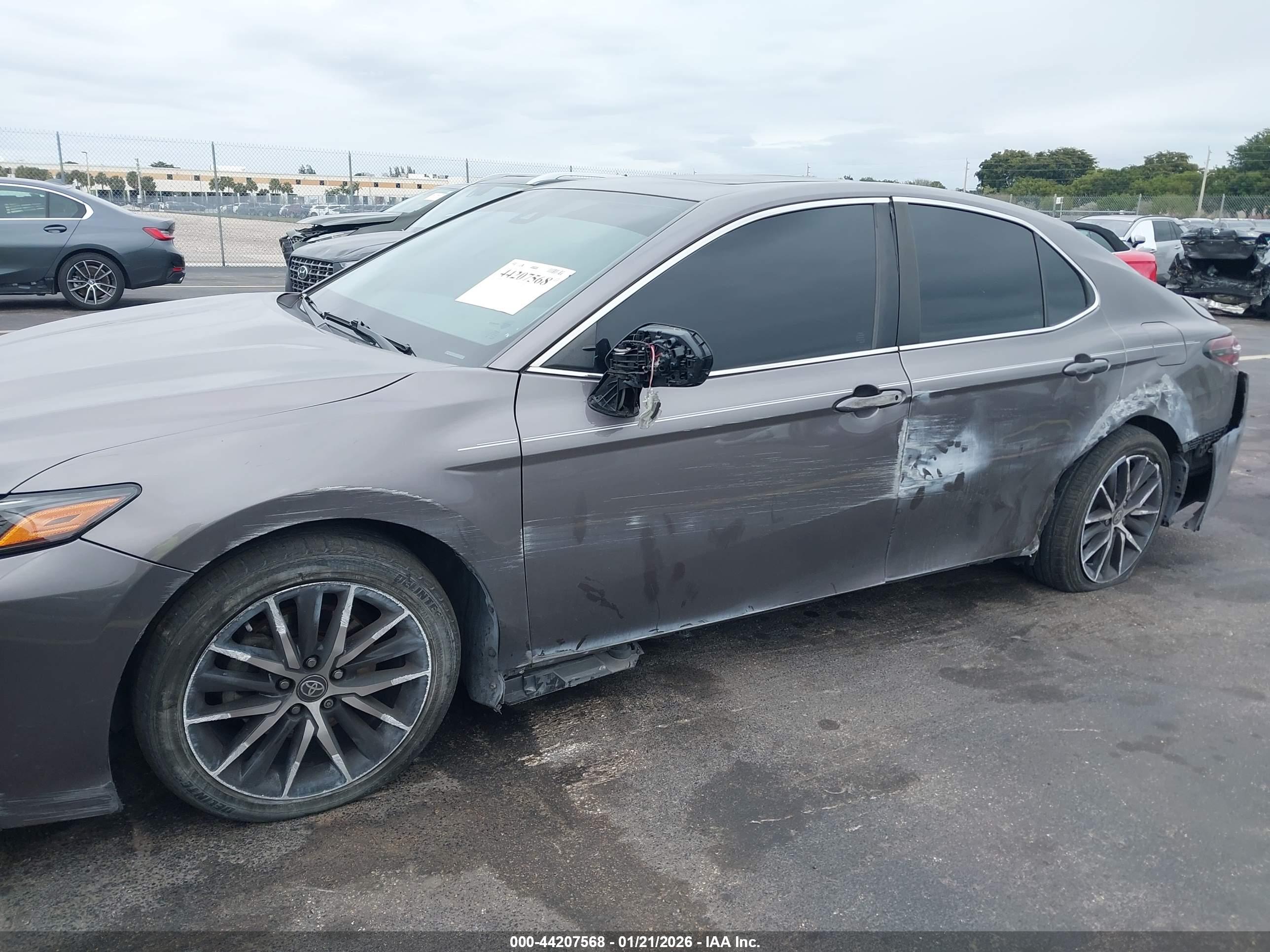 TOYOTA CAMRY image 6