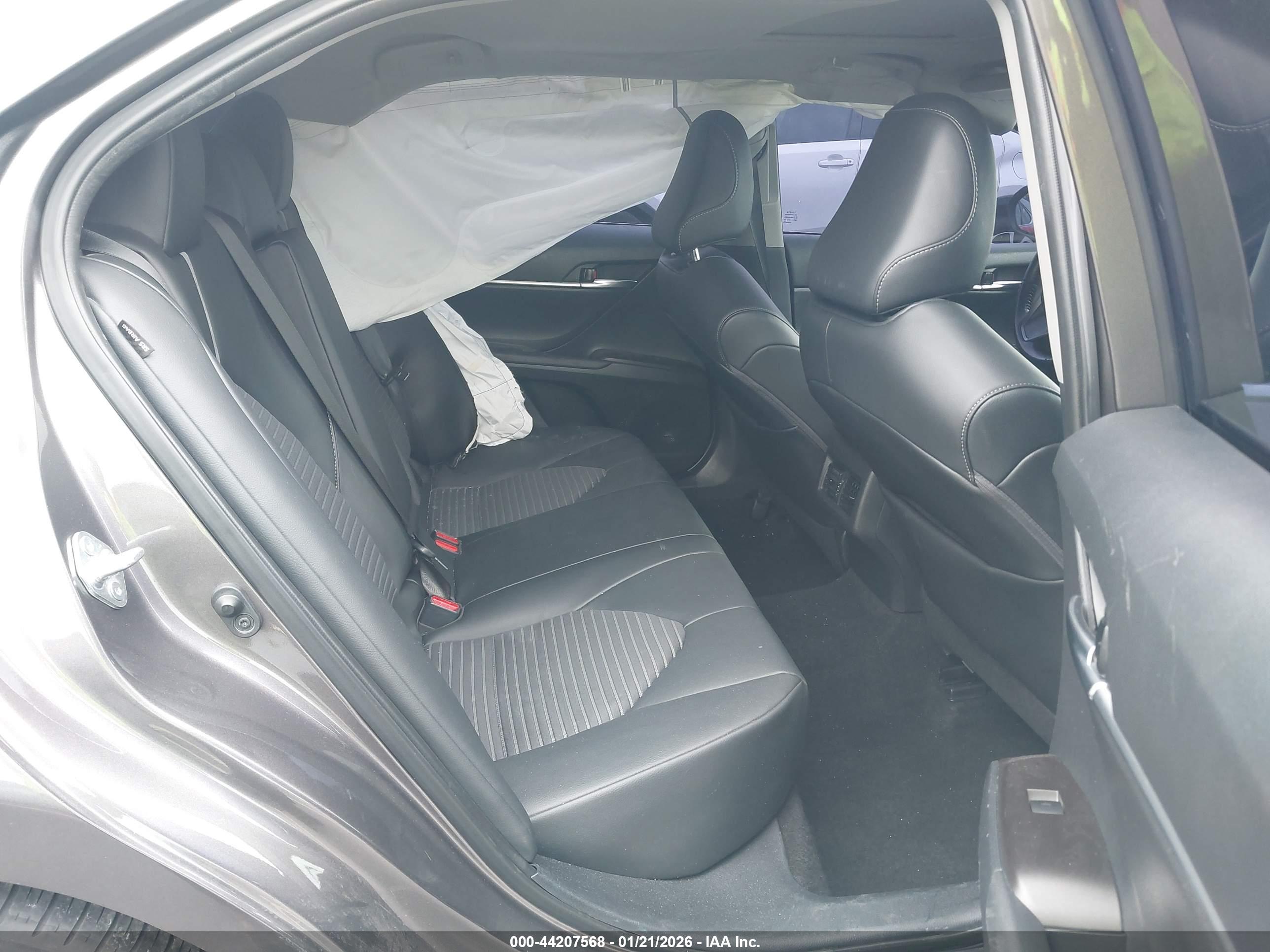 TOYOTA CAMRY image 8