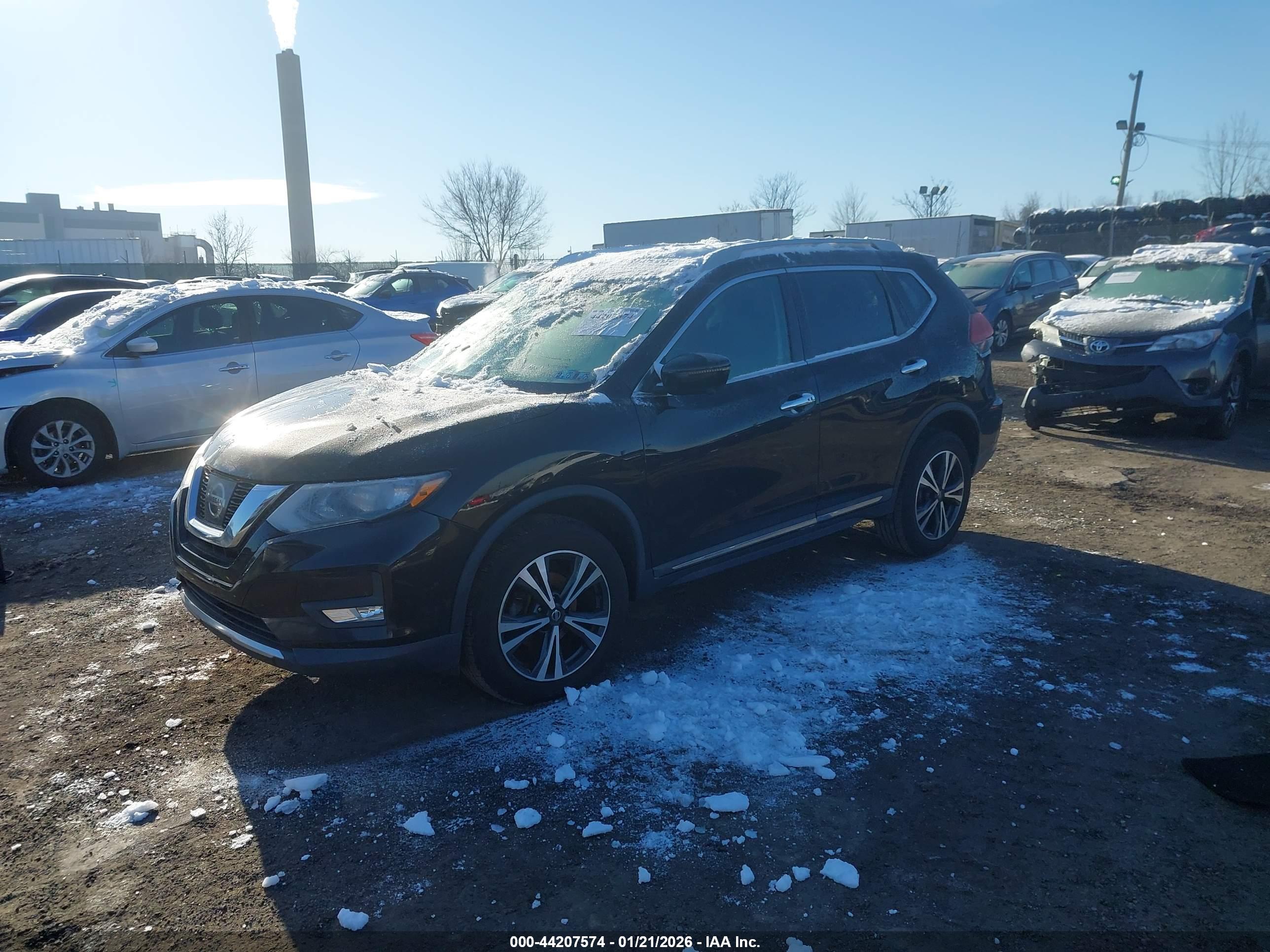 NISSAN ROGUE image 2