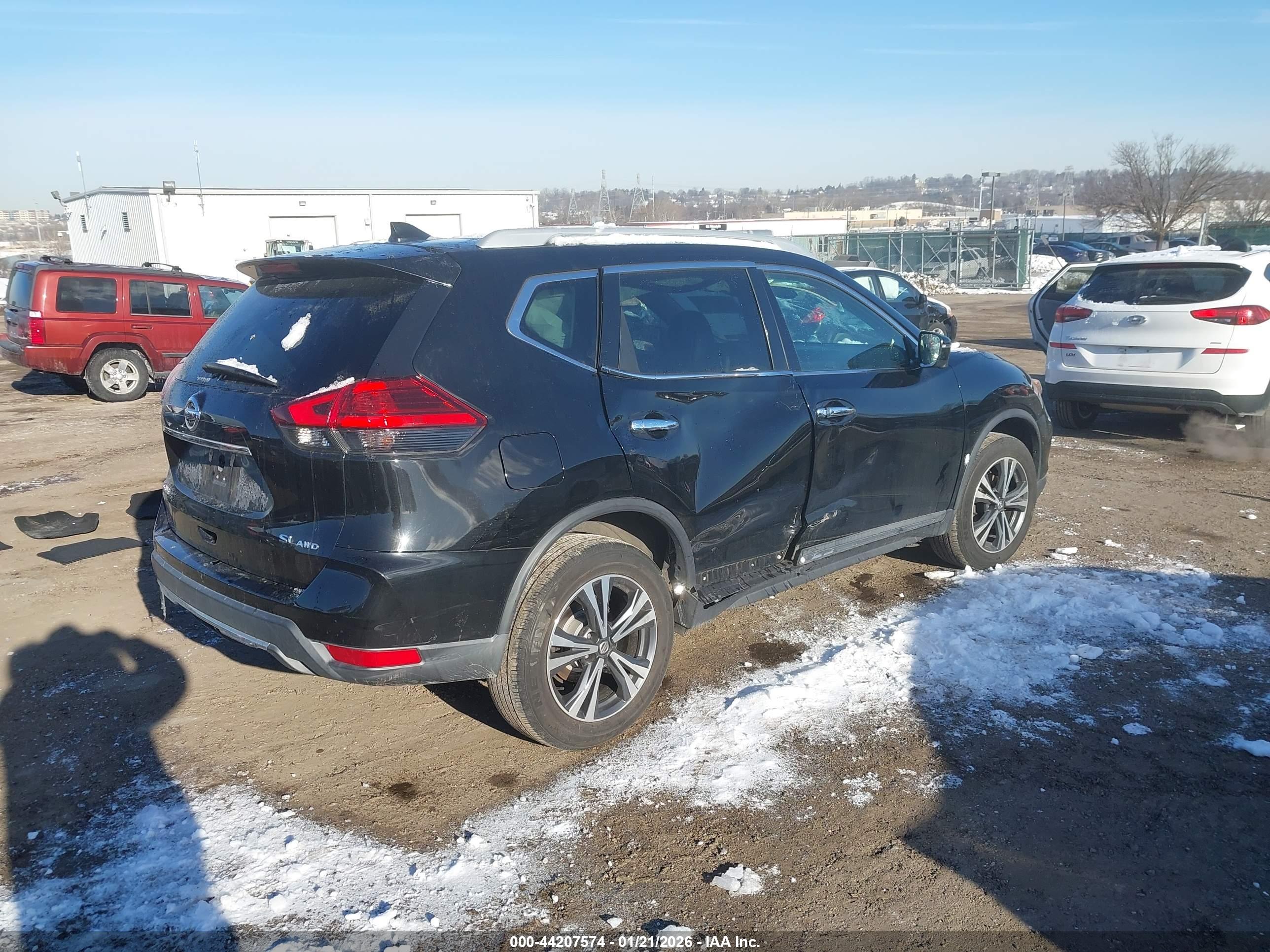 NISSAN ROGUE image 4