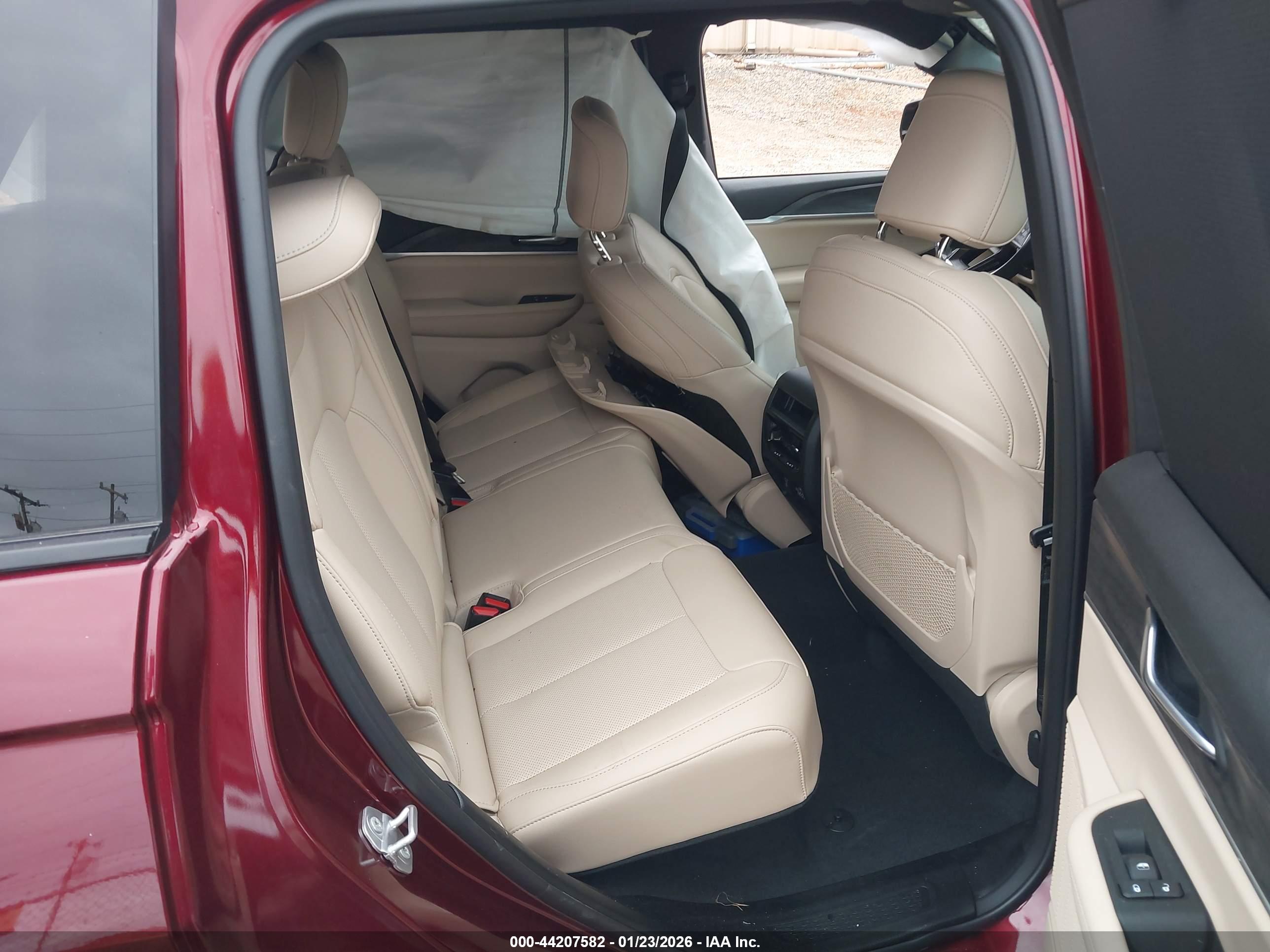 JEEP GRAND image 8