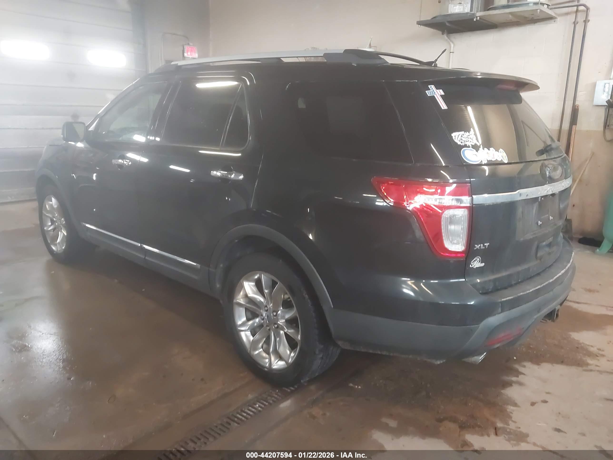 FORD EXPLORER image 3