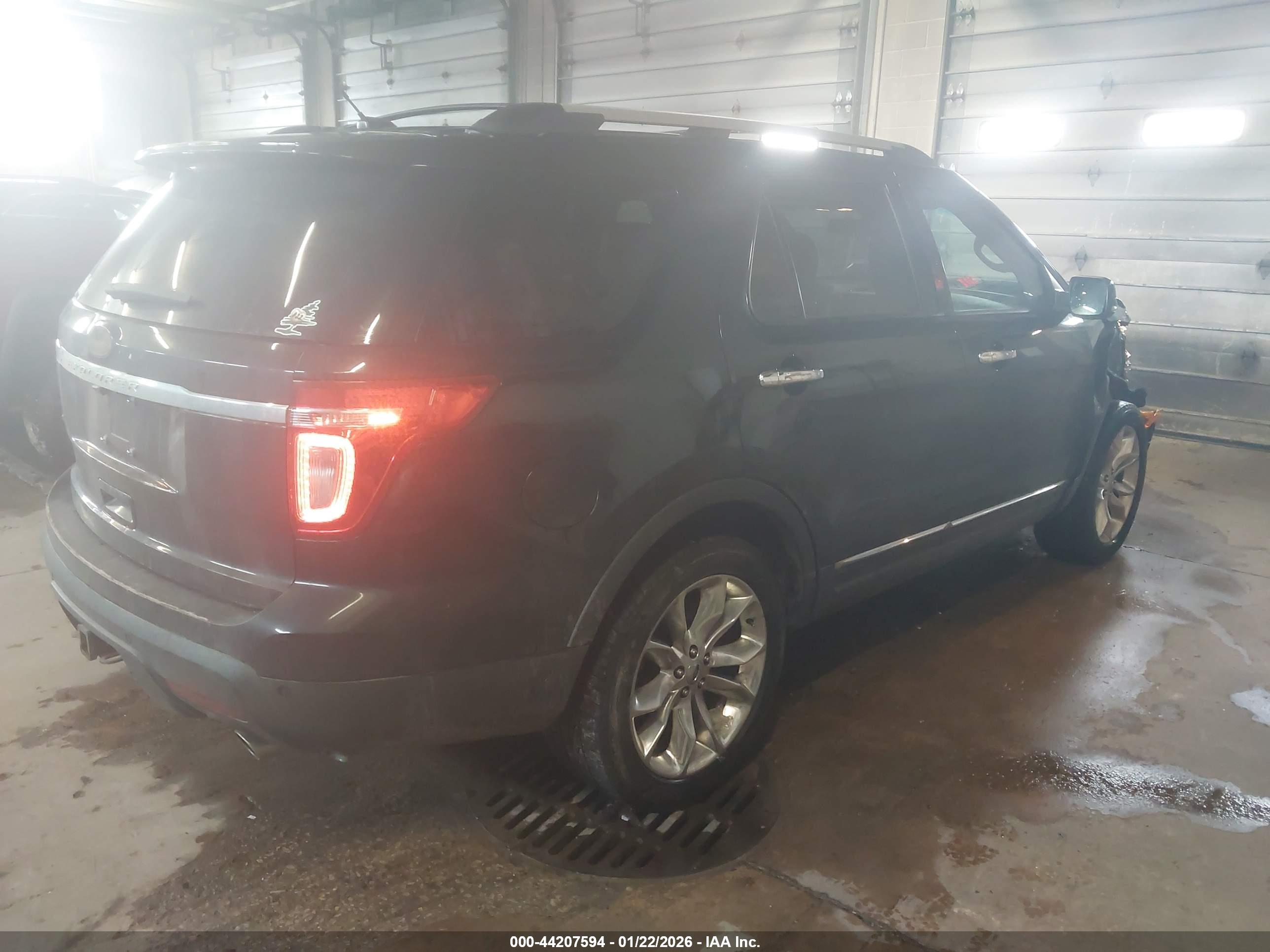 FORD EXPLORER image 4