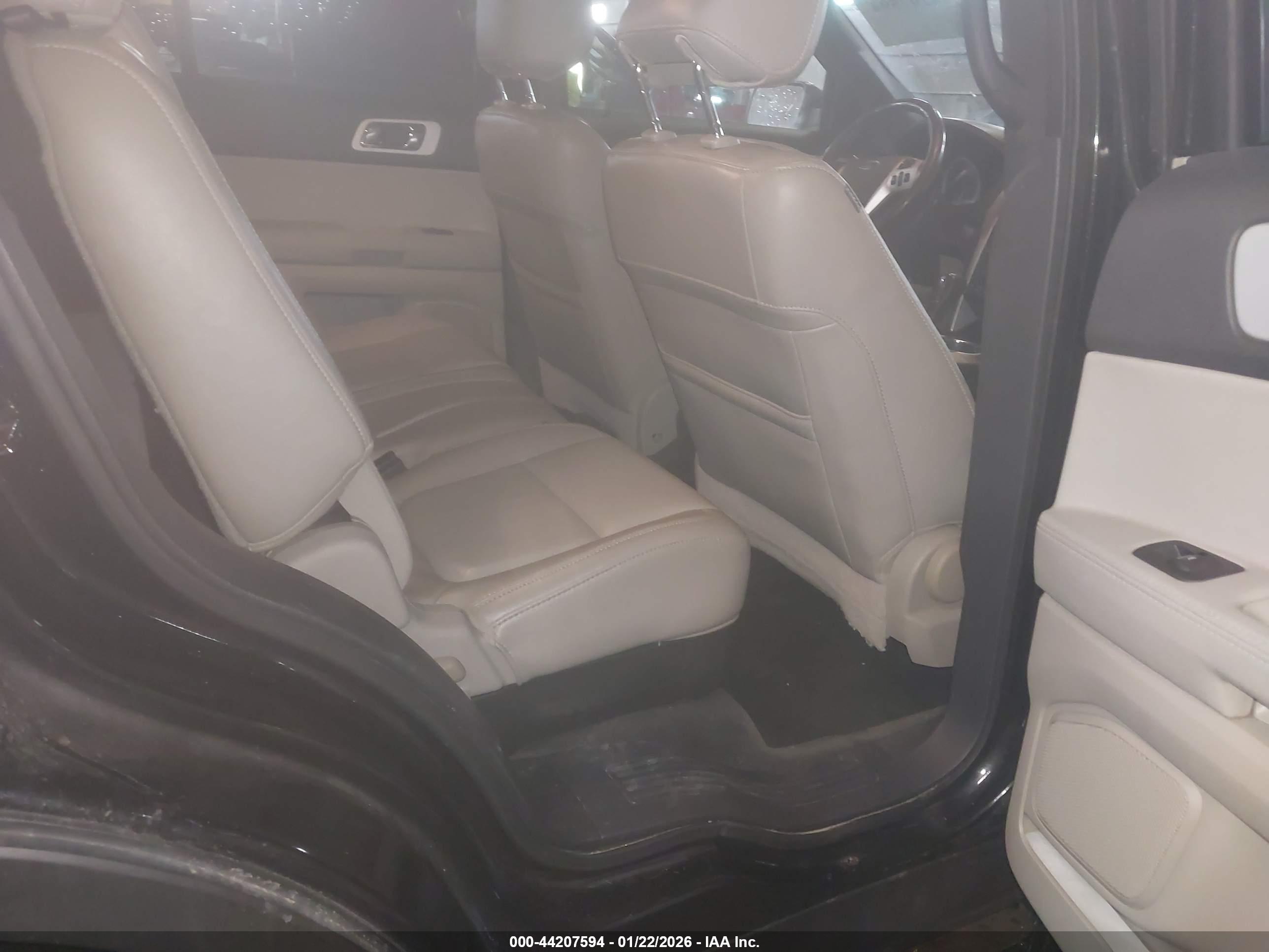 FORD EXPLORER image 8